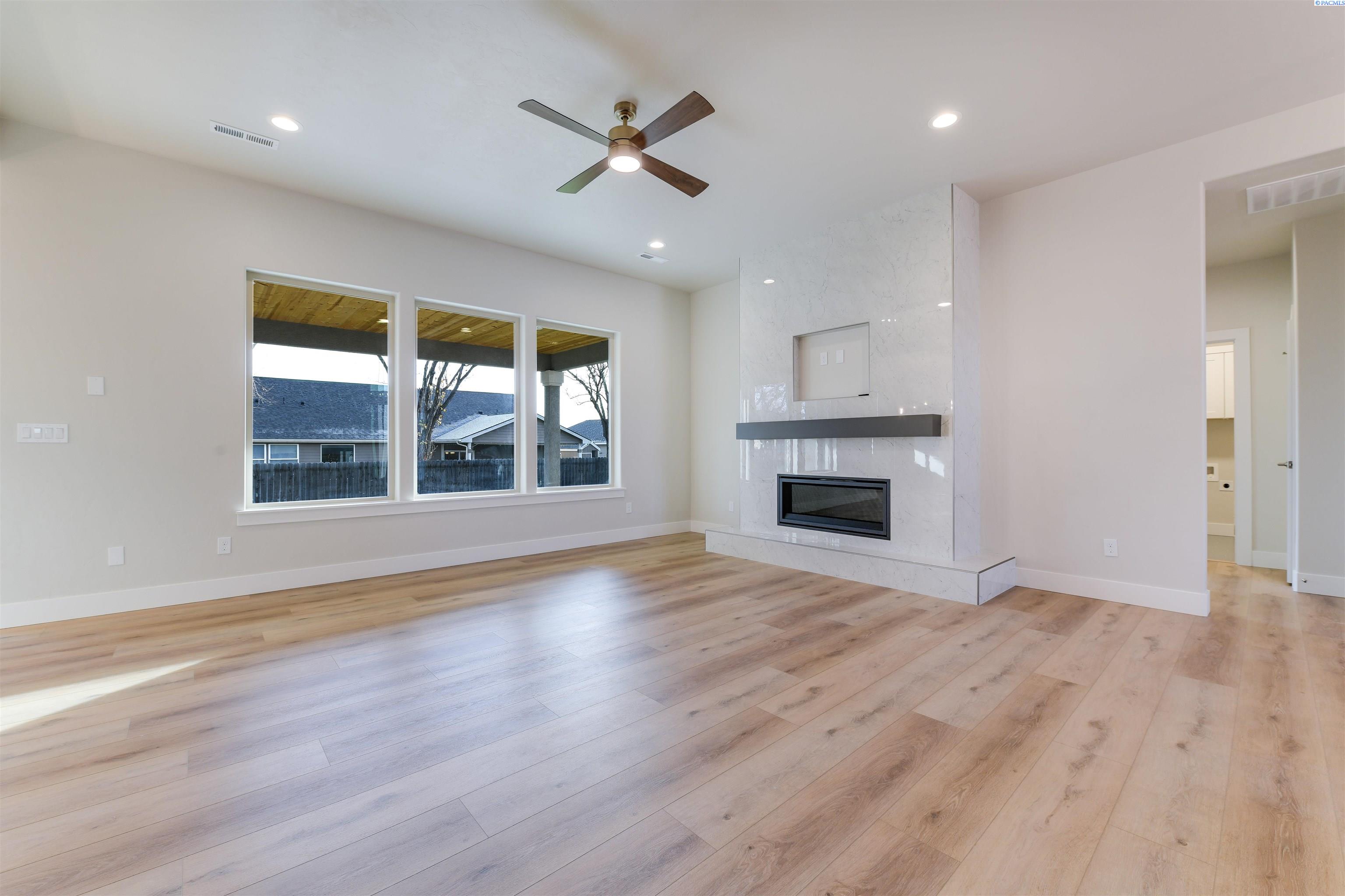 Richland, Washington, 99352, United States, 3 Bedrooms Bedrooms, ,2 BathroomsBathrooms,Residential,For Sale,1898380