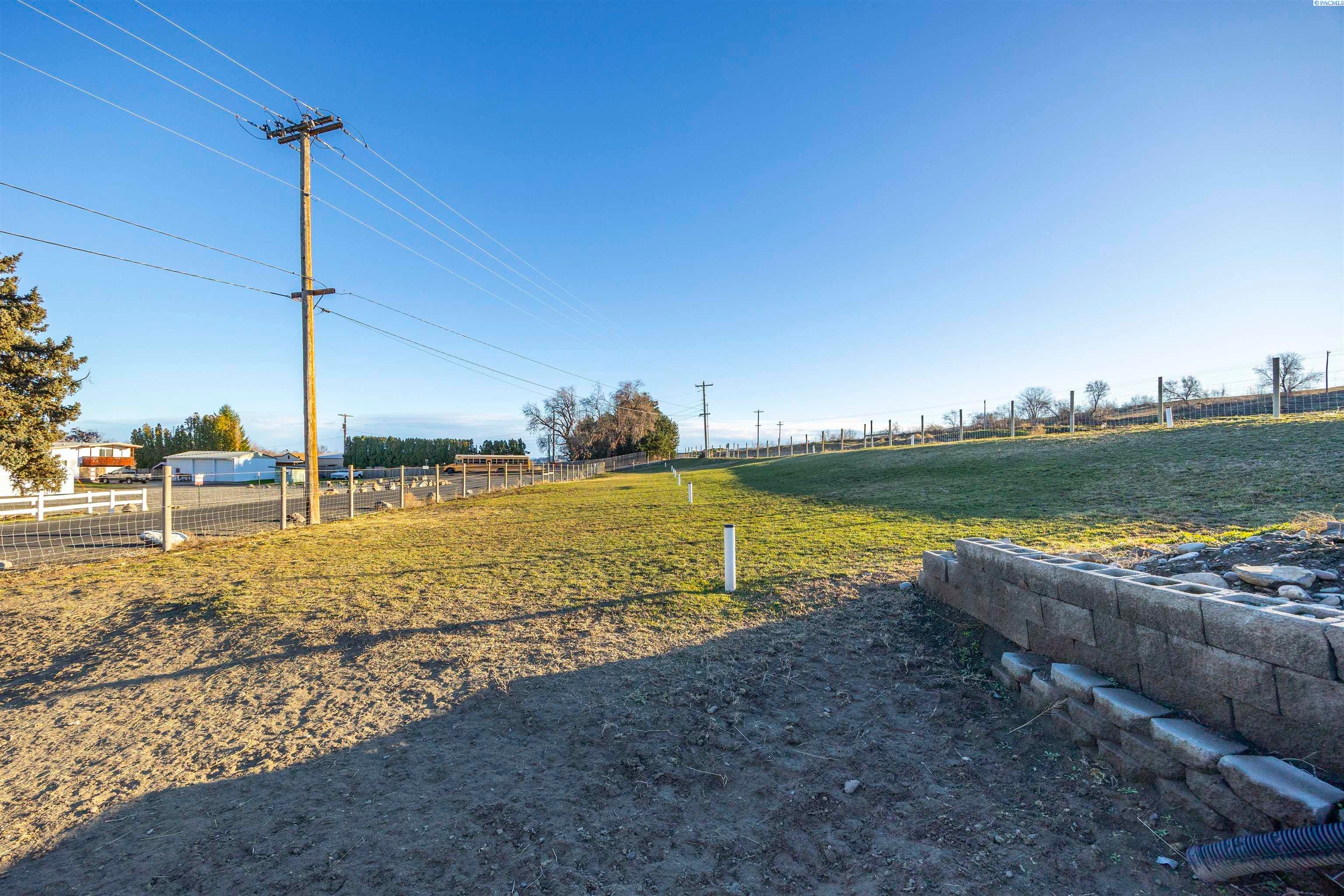 West Richland, Washington, 99353, United States, 3 Bedrooms Bedrooms, ,3 BathroomsBathrooms,Residential,For Sale,2038482