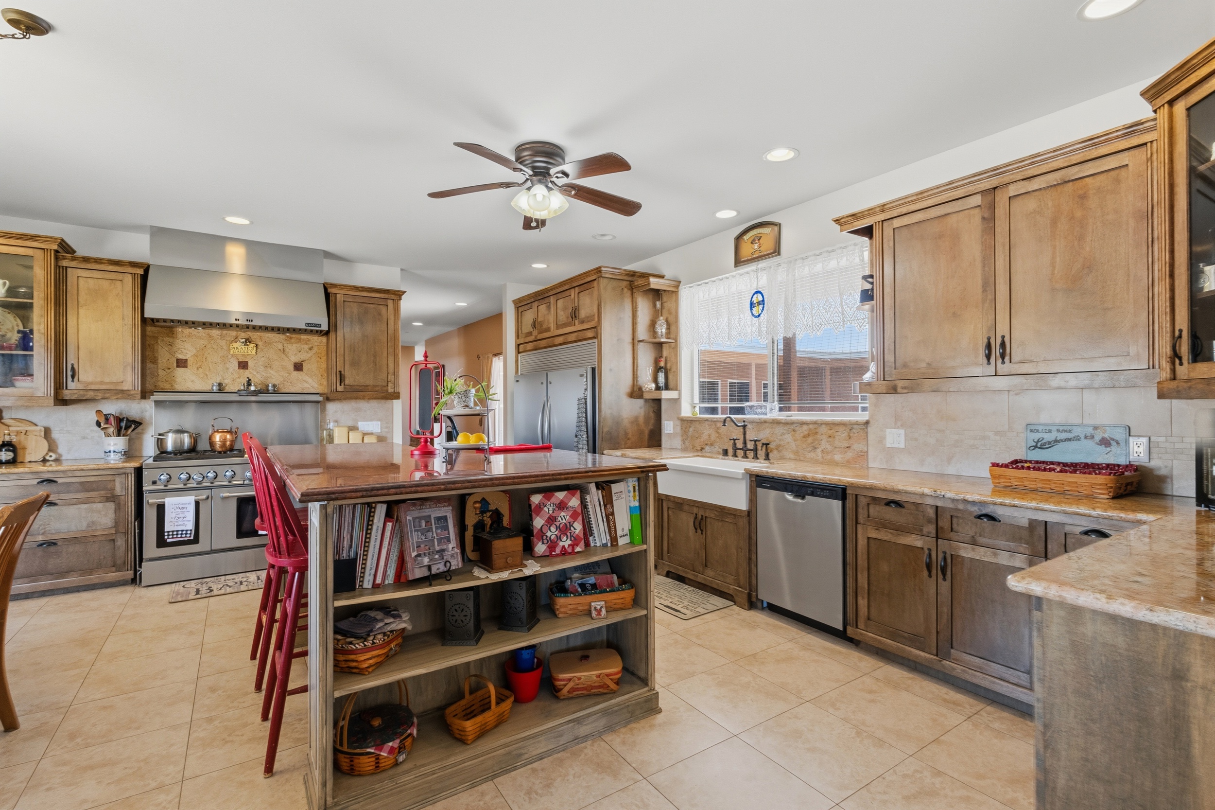 Los Lunas, New Mexico, 87031, United States, 5 Bedrooms Bedrooms, ,5 BathroomsBathrooms,Residential,For Sale,2048423