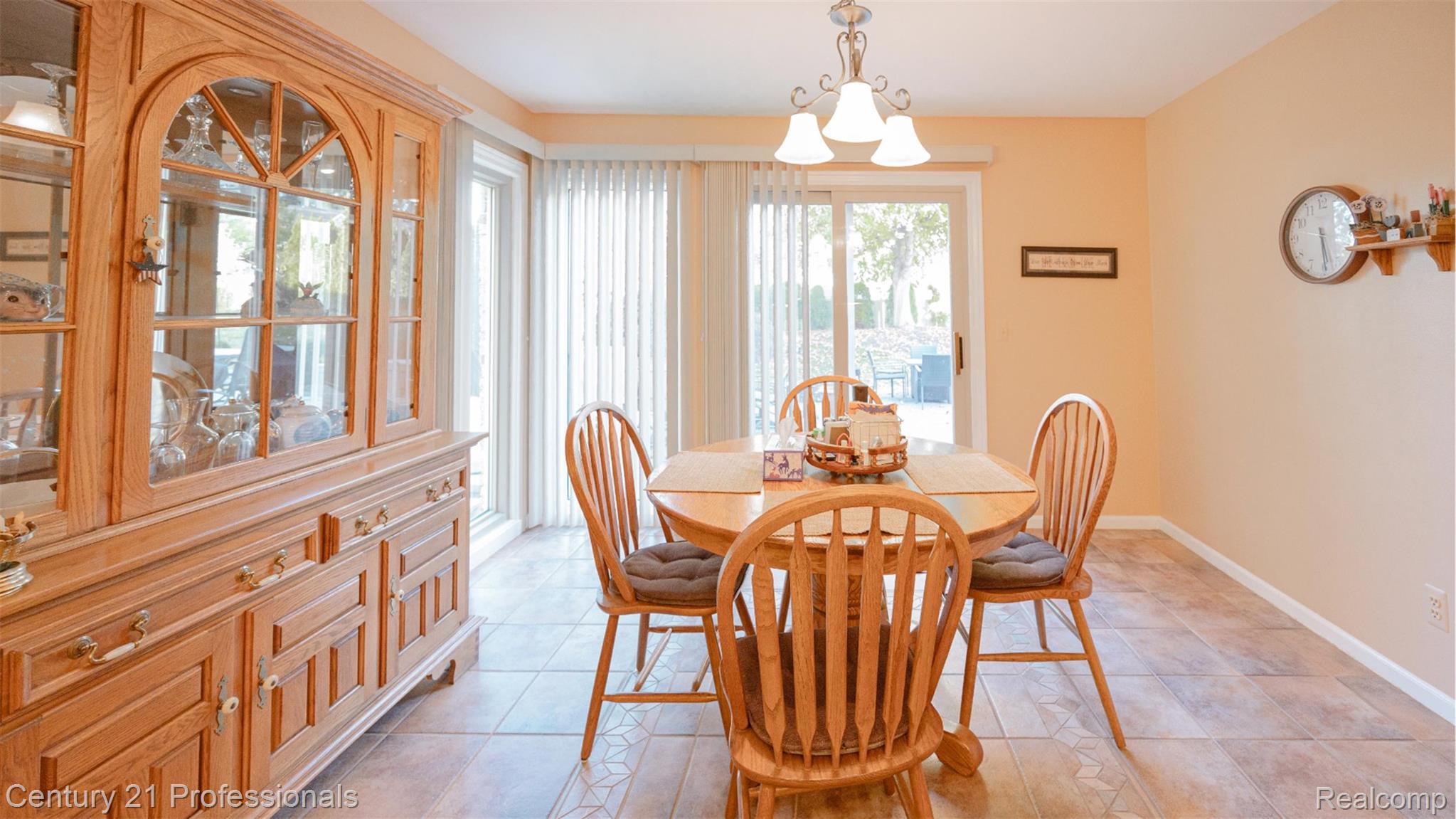 RochesterHills, Michigan, 48309, United States, 4 Bedrooms Bedrooms, ,4 BathroomsBathrooms,Residential,For Sale,1980404