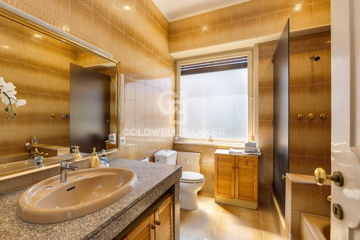 Roma, Roma, 00100, IT, 3 Bedrooms Bedrooms, ,2 BathroomsBathrooms,Residential,For Sale,1806018