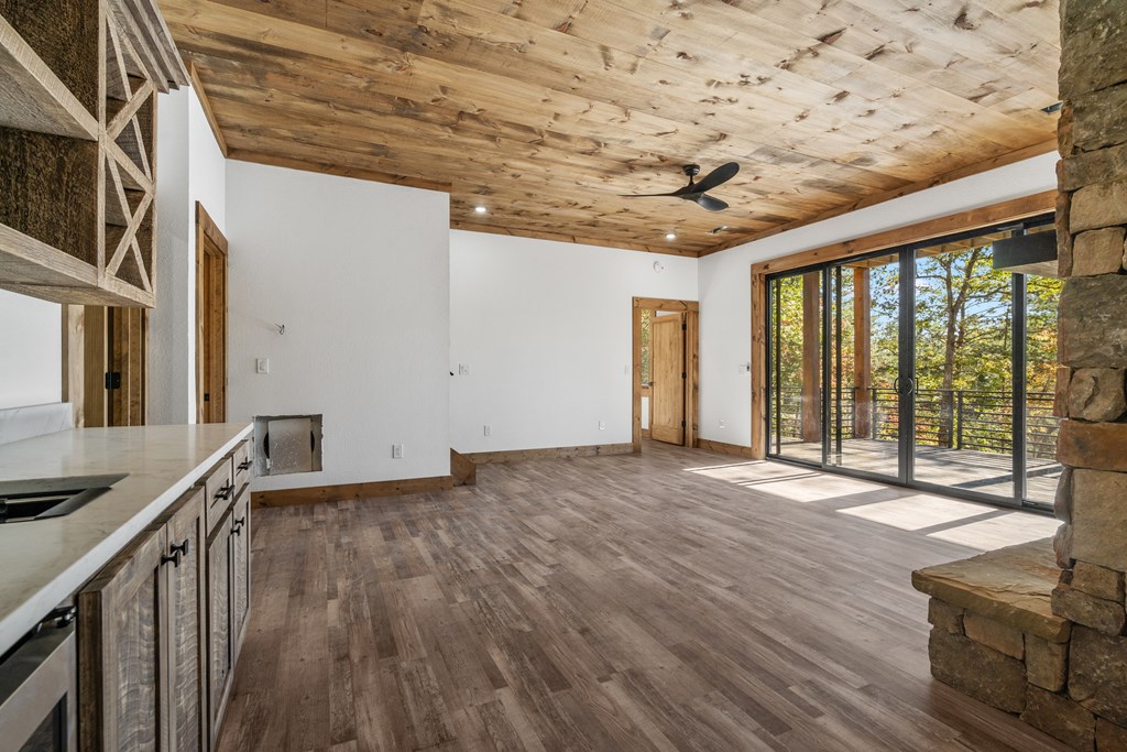 Mineral Bluff, Georgia, 30559, United States, 3 Bedrooms Bedrooms, ,3 BathroomsBathrooms,Residential,For Sale,1984301