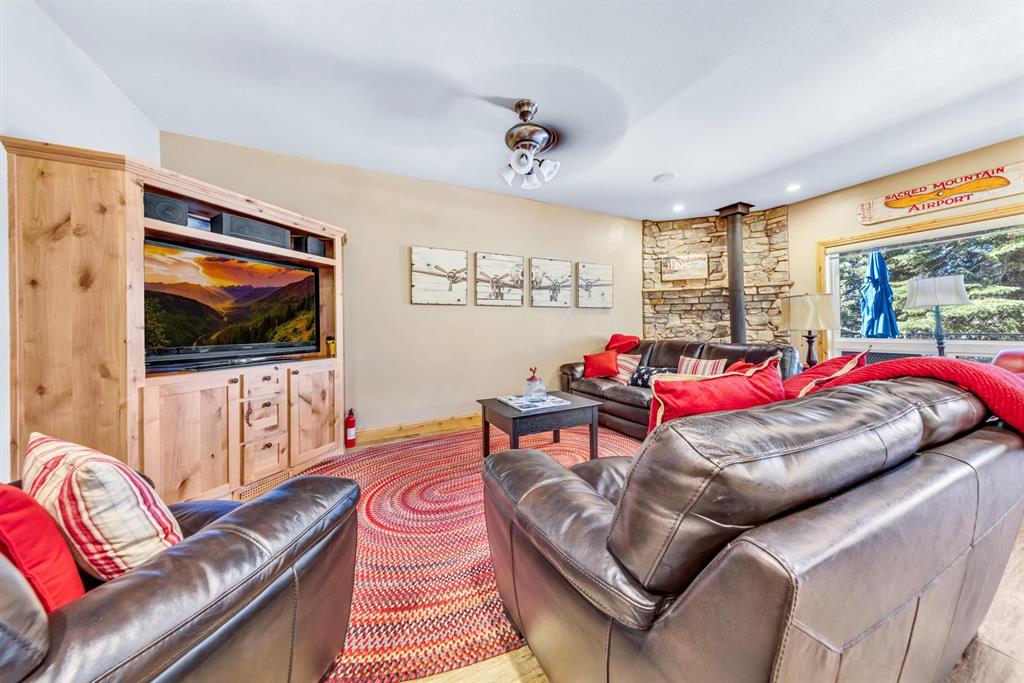 Lake Almanor West, California, 96020, United States, 6 Bedrooms Bedrooms, ,4 BathroomsBathrooms,Residential,For Sale,1950593