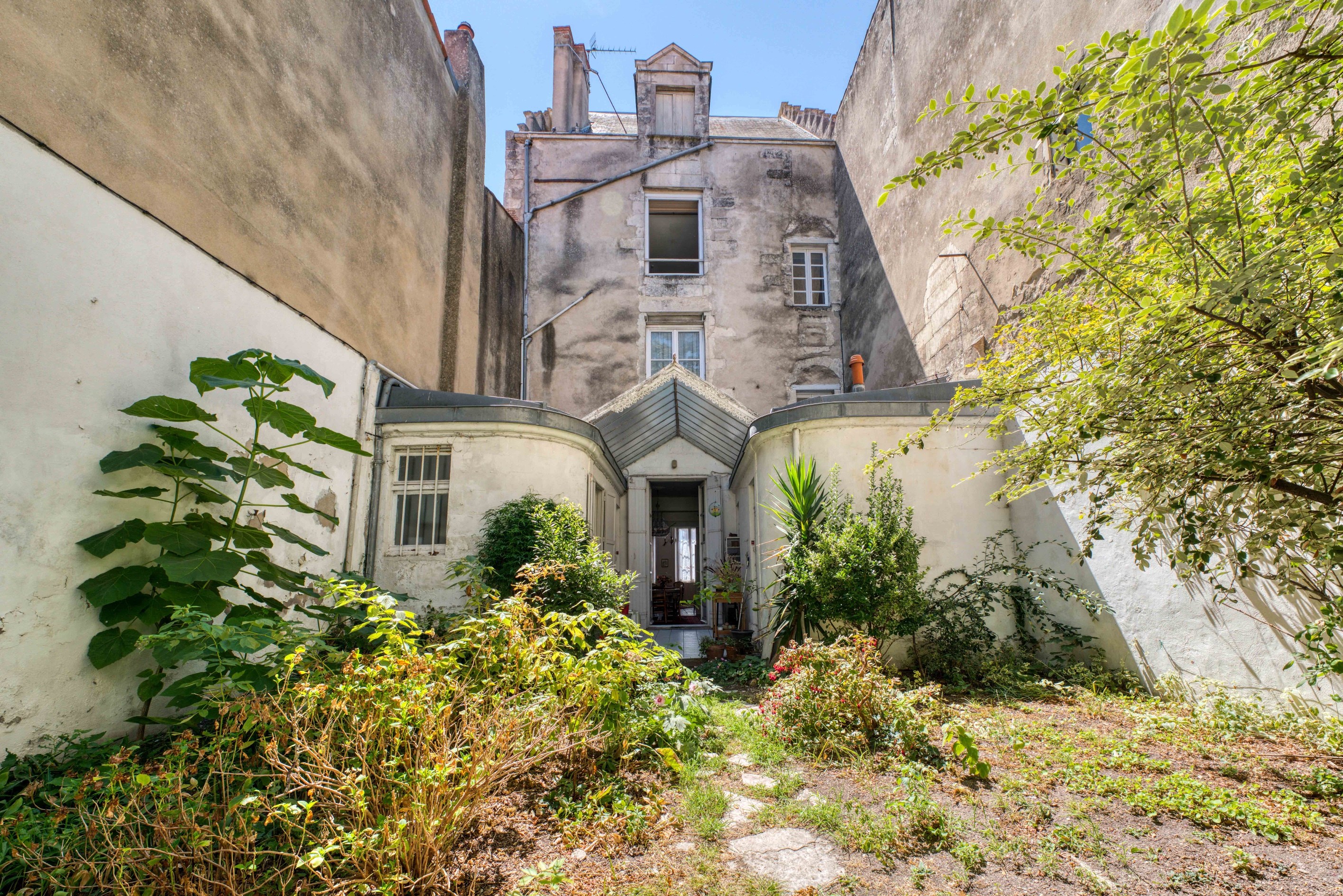  A 19th-Century Residence with a Garden in the Heart of La Rochelle - 物件實景