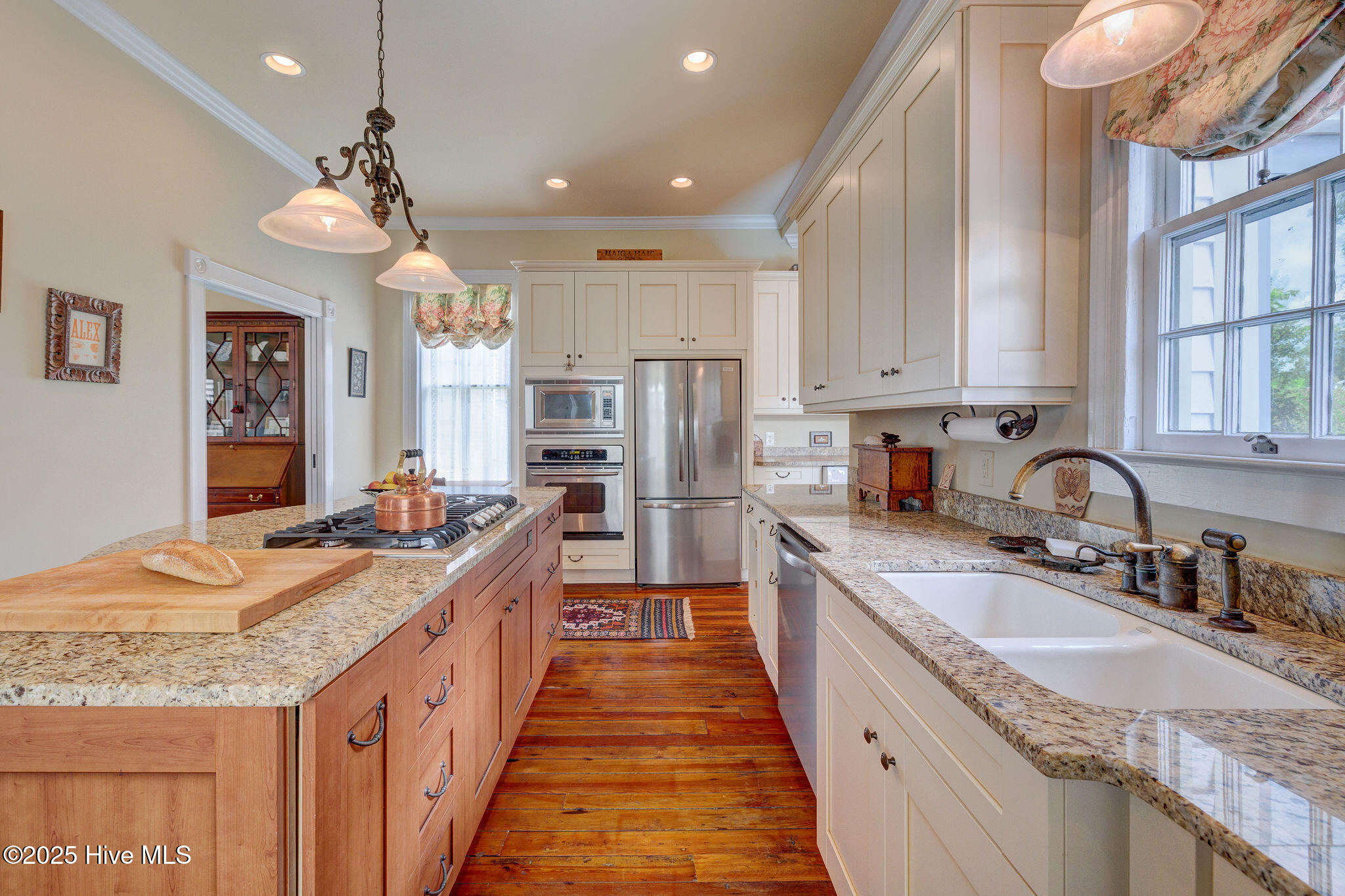 Wilmington, North Carolina, 28401, United States, 4 Bedrooms Bedrooms, ,3 BathroomsBathrooms,Residential,For Sale,1874502