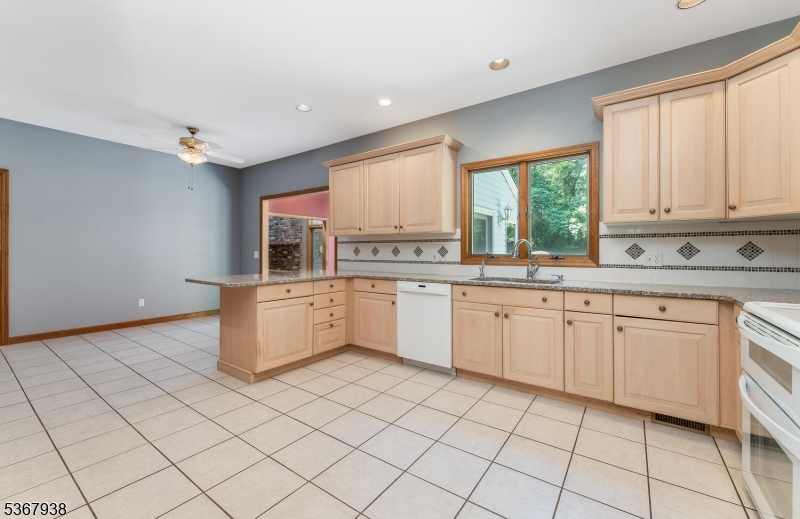 Raritan Twp., New Jersey, 08822, United States, 4 Bedrooms Bedrooms, ,3 BathroomsBathrooms,Residential,For Sale,1988299