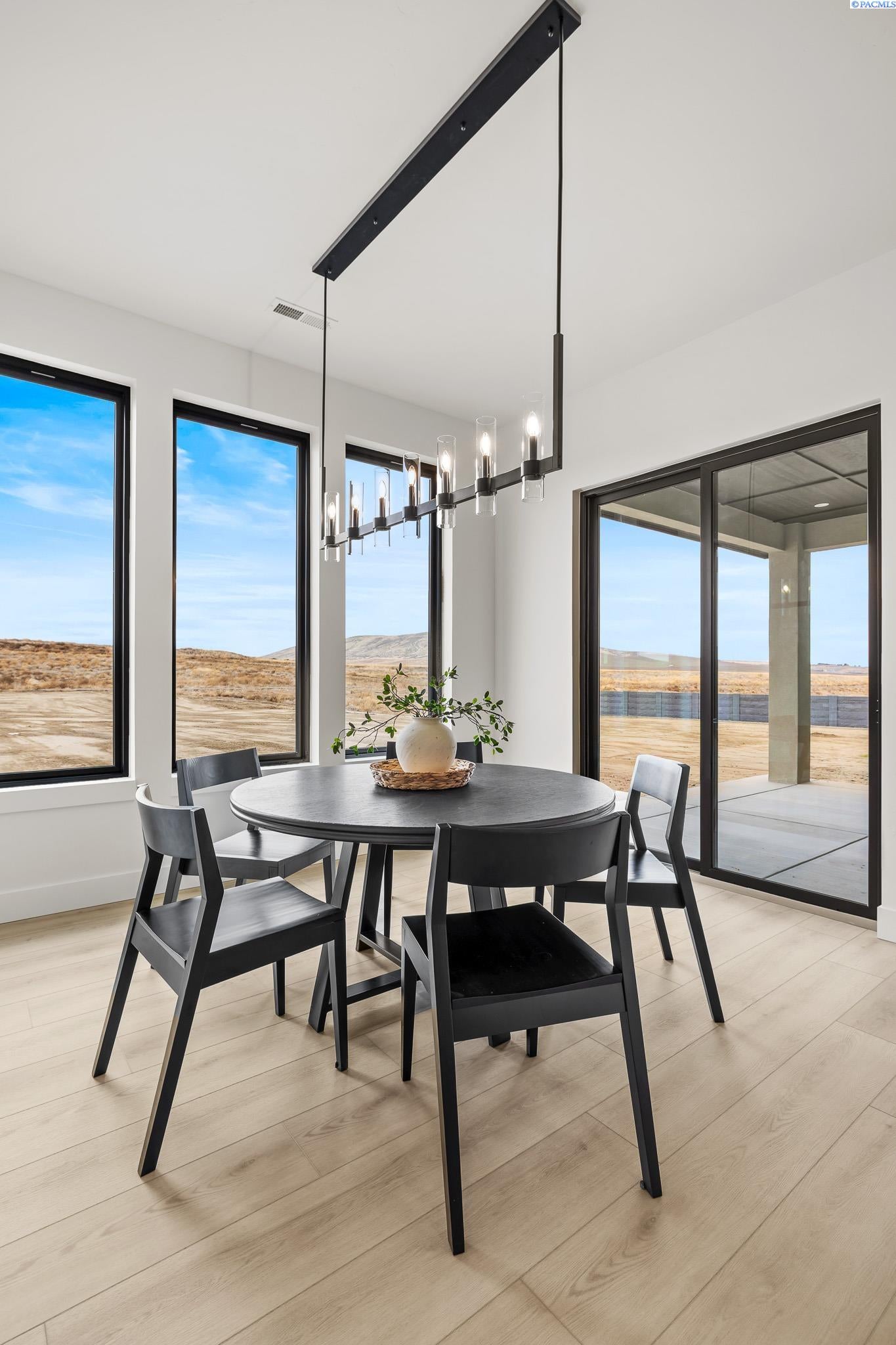 Richland, Washington, 99352, United States, 4 Bedrooms Bedrooms, ,2 BathroomsBathrooms,Residential,For Sale,2000118