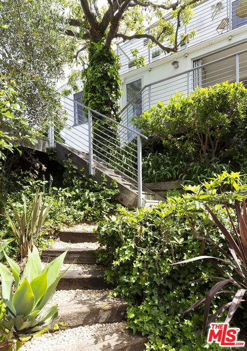 Los Angeles, California, 90068, United States, 3 Bedrooms Bedrooms, ,4 BathroomsBathrooms,Residential,For Sale,1839885