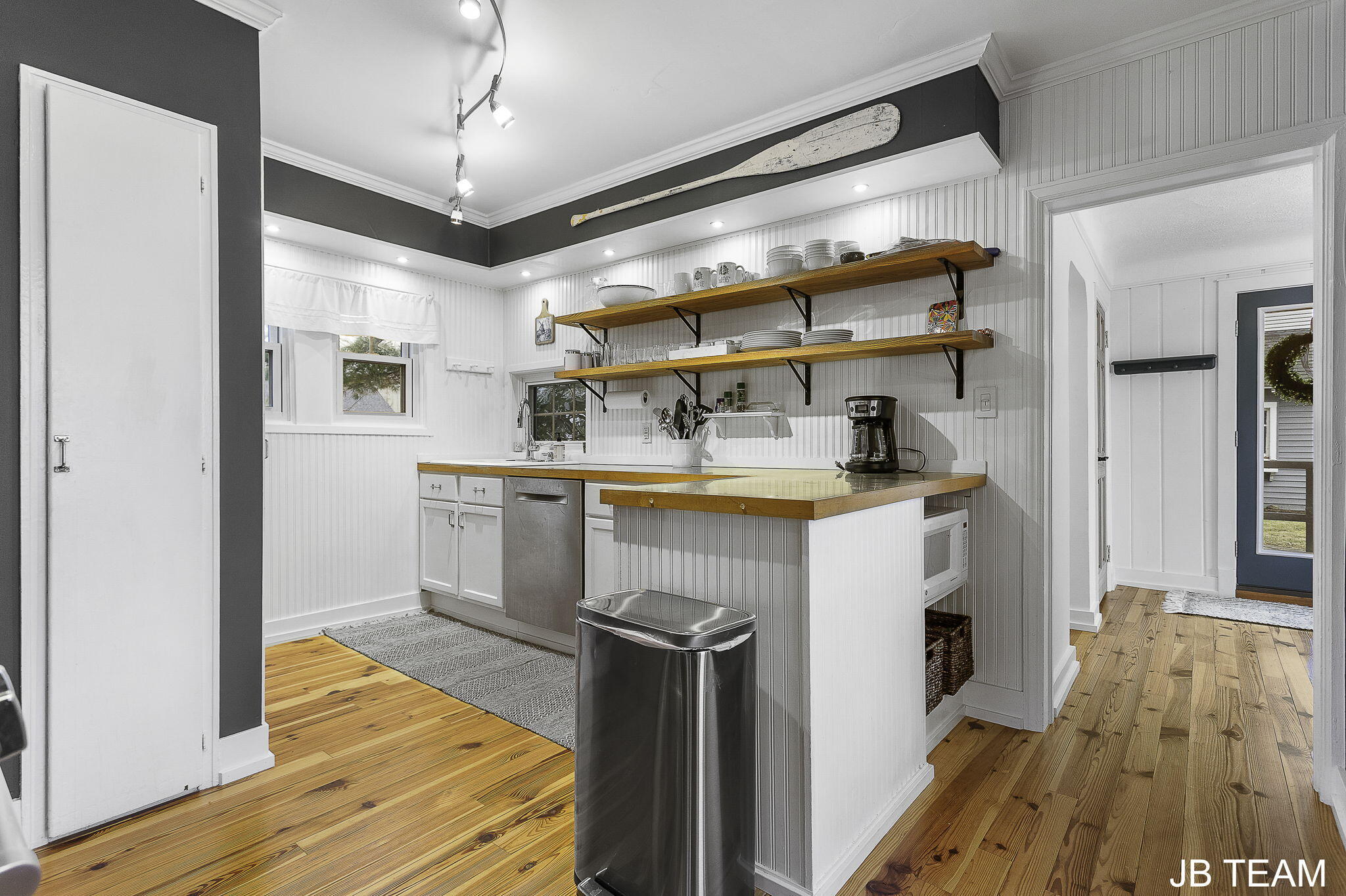 Holland, Michigan, 49423, United States, 3 Bedrooms Bedrooms, ,2 BathroomsBathrooms,Residential,For Sale,1827568