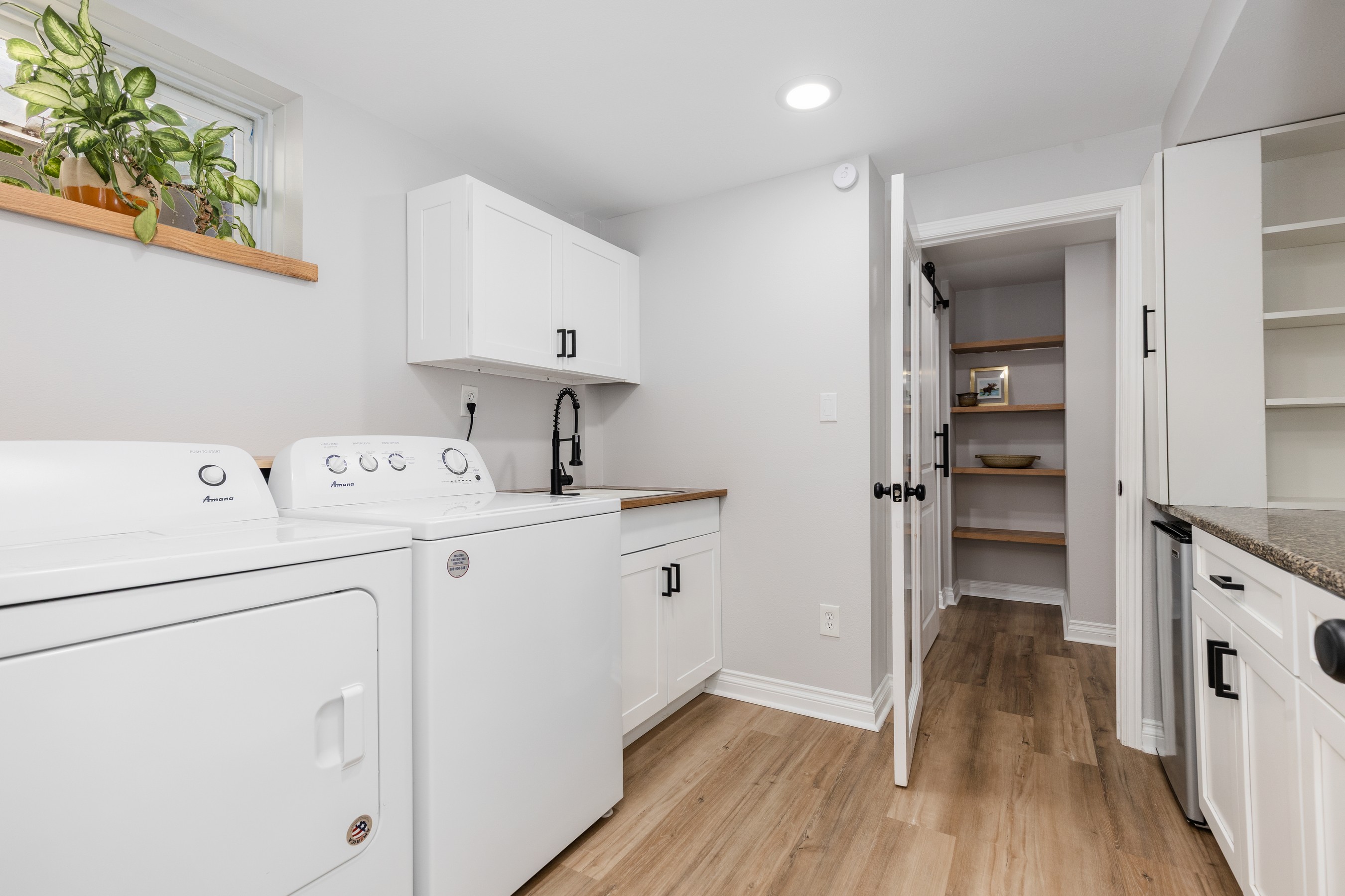  Stylish Ranch Living with Detached ADU - 物件實景