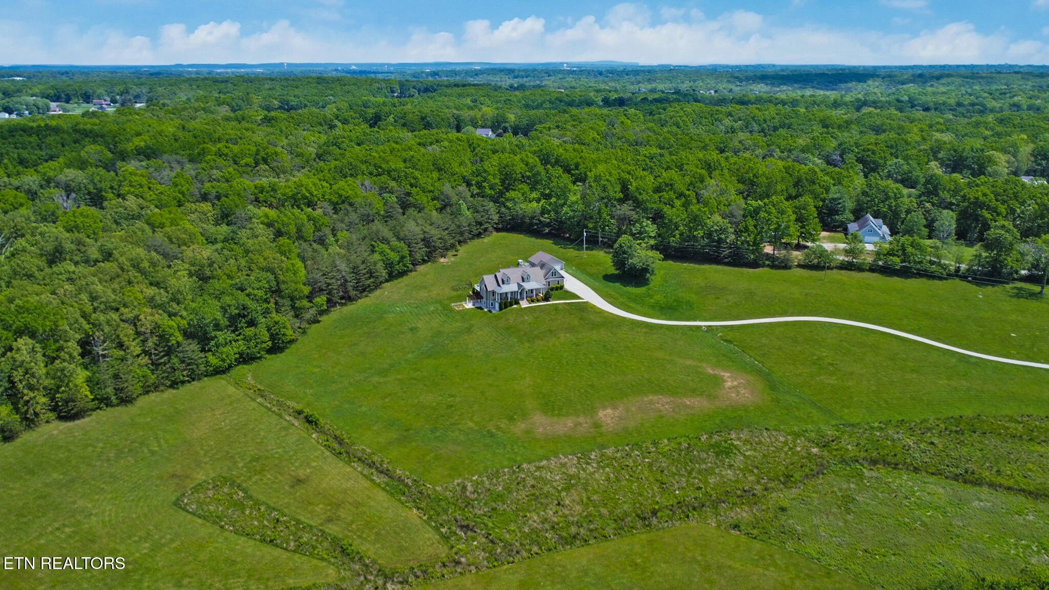 Crossville, Tennessee, 38555, United States, 3 Bedrooms Bedrooms, ,4 BathroomsBathrooms,Residential,For Sale,1977944