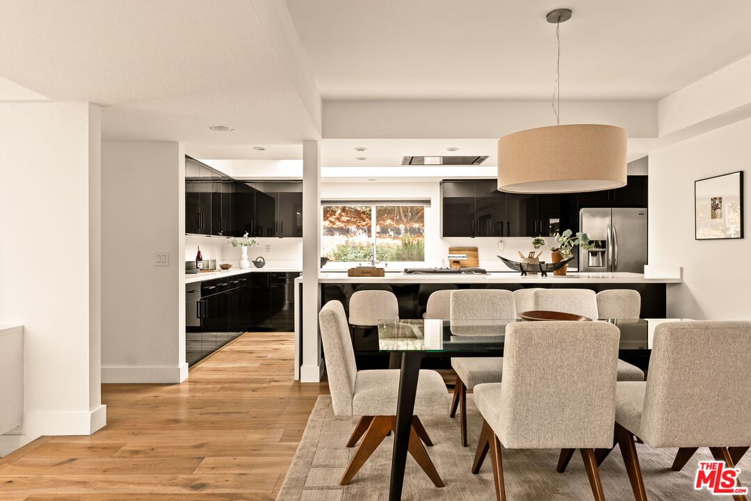 Los Angeles, California, 90027, United States, 4 Bedrooms Bedrooms, ,2 BathroomsBathrooms,Residential,For Sale,1989573