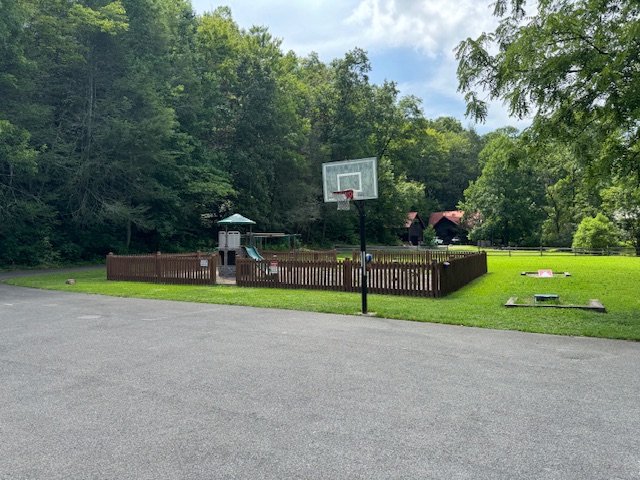 Sevierville, Tennessee, 37862, United States, 1 Bedroom Bedrooms, ,2 BathroomsBathrooms,Residential,For Sale,1979555