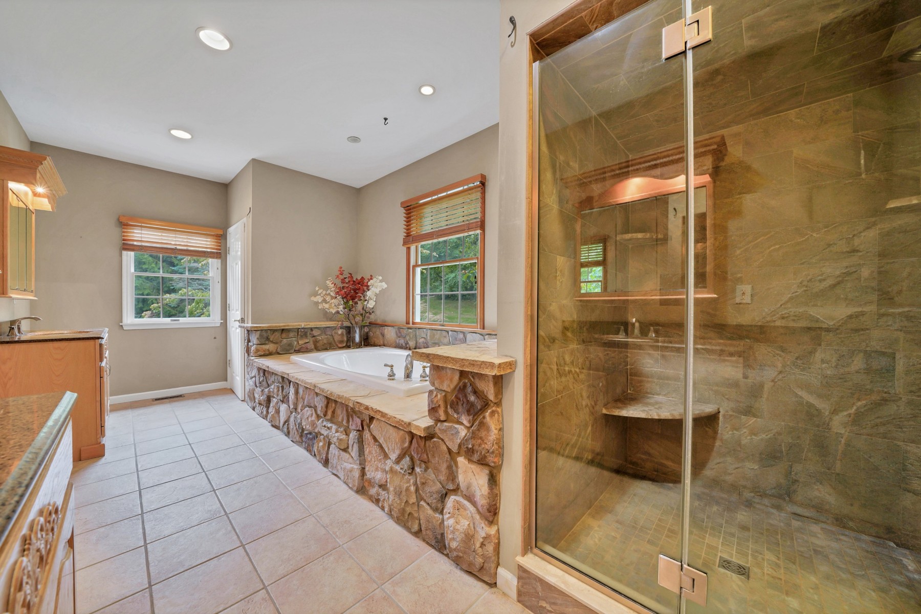  Custom Built Colonial Home with Mountain Views and Exceptional Outdoor Setting - 物件實景
