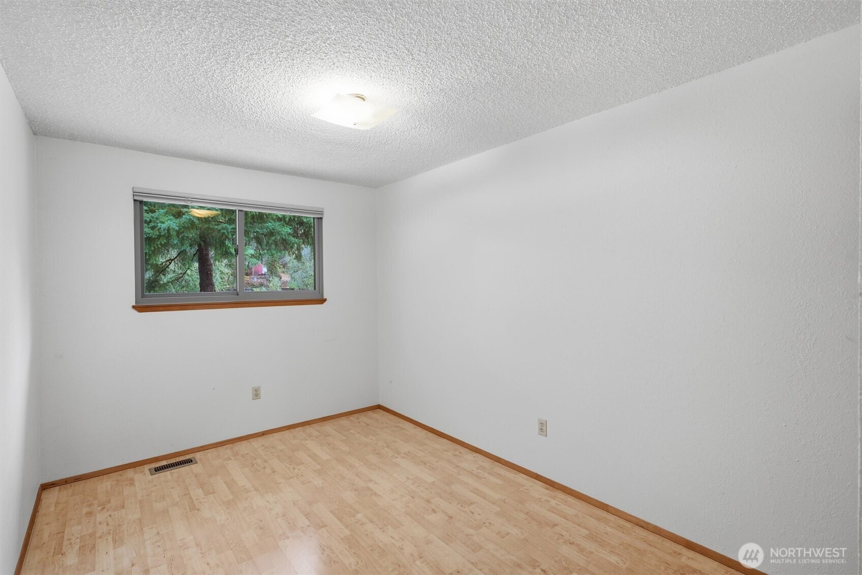 Auburn, Washington, 98002, United States, 3 Bedrooms Bedrooms, ,2 BathroomsBathrooms,Residential,For Sale,1994239