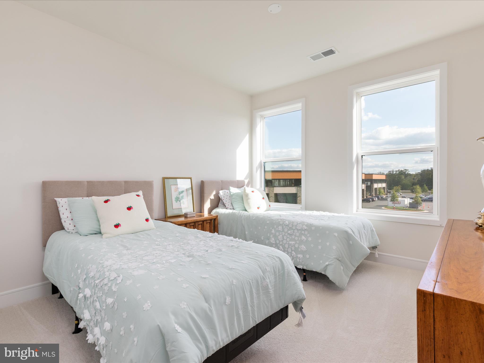 Ashburn, Virginia, 20148, United States, 3 Bedrooms Bedrooms, ,2 BathroomsBathrooms,Residential,For Sale,1980146