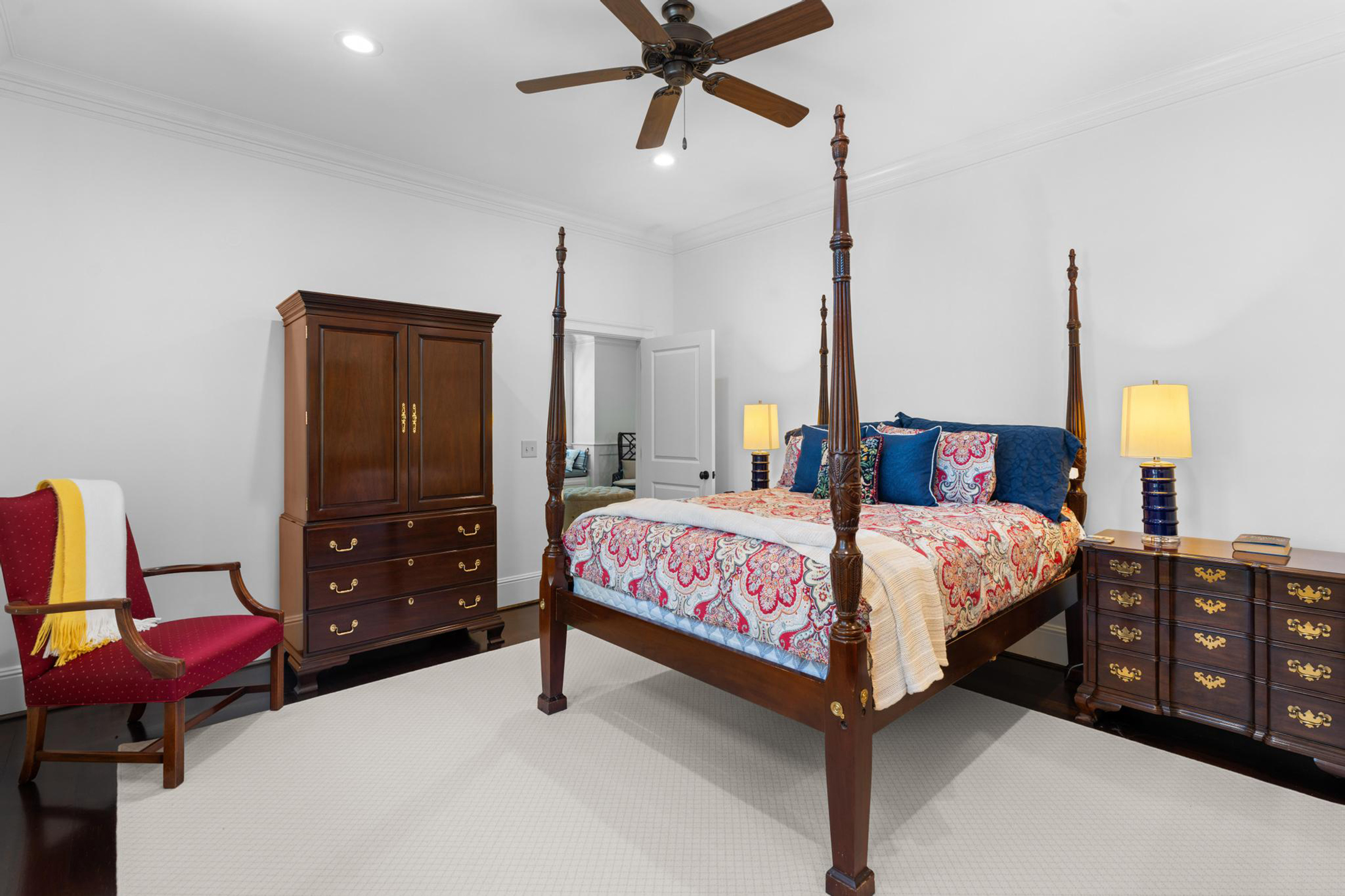  Sophisticated Newer Custom-built Home in Desirable Garden Hills - 物件實景