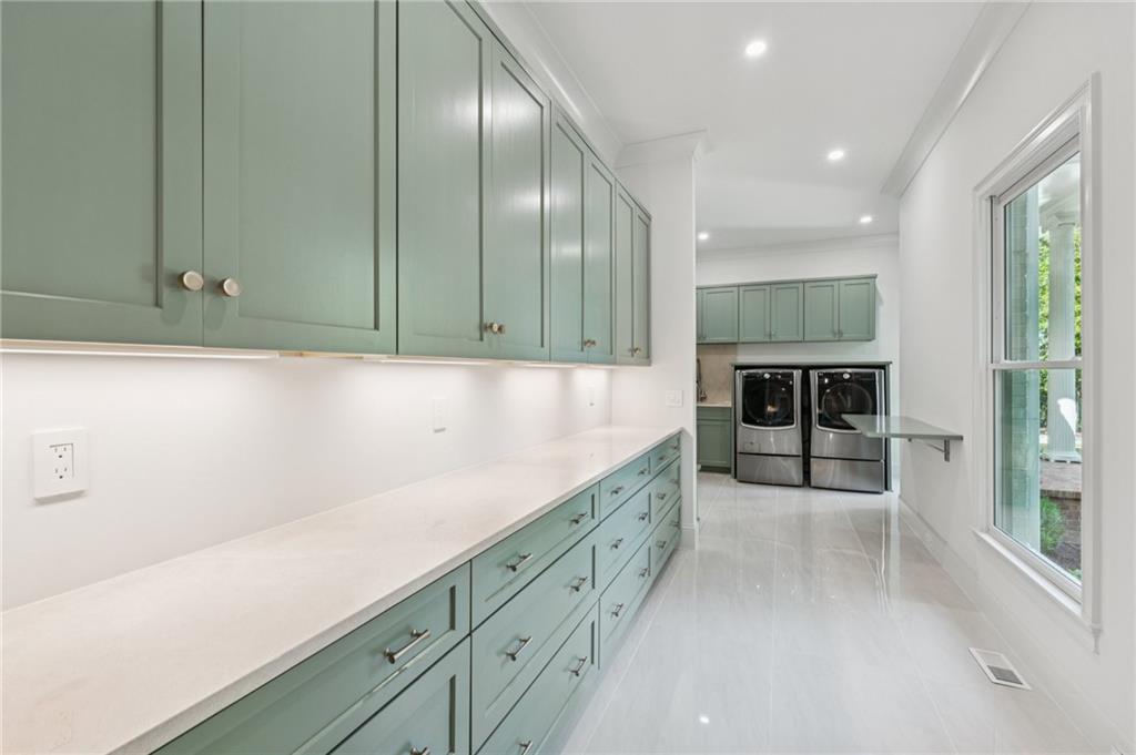 Alpharetta, Georgia, 30004, United States, 5 Bedrooms Bedrooms, ,7 BathroomsBathrooms,Residential,For Sale,1978962