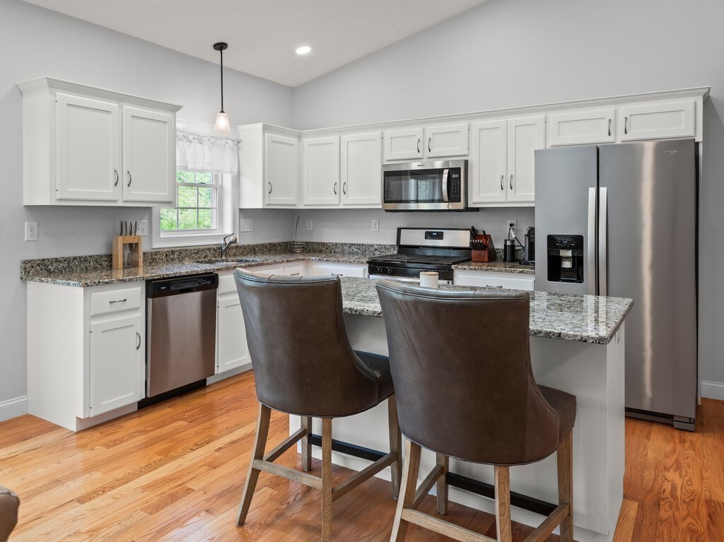 Sutton, Massachusetts, 01590, United States, 2 Bedrooms Bedrooms, ,3 BathroomsBathrooms,Residential,For Sale,1942823
