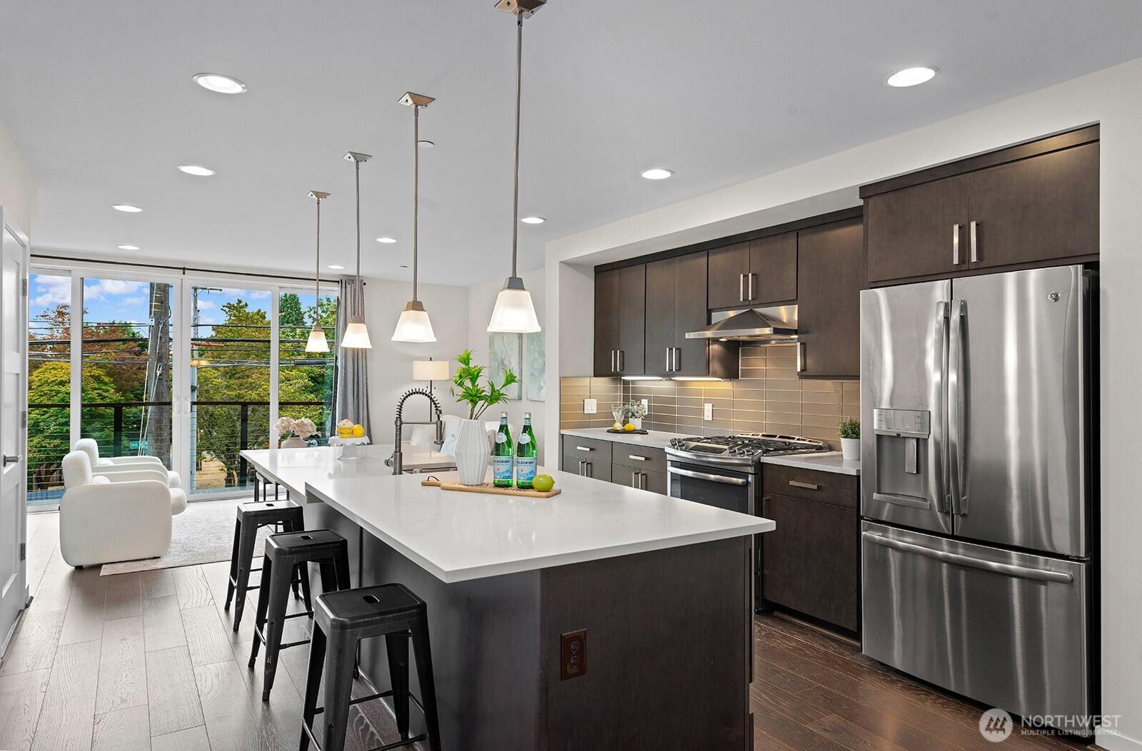 SEATTLE, Washington, 98115, United States, 2 Bedrooms Bedrooms, ,3 BathroomsBathrooms,Residential,For Sale,1918220