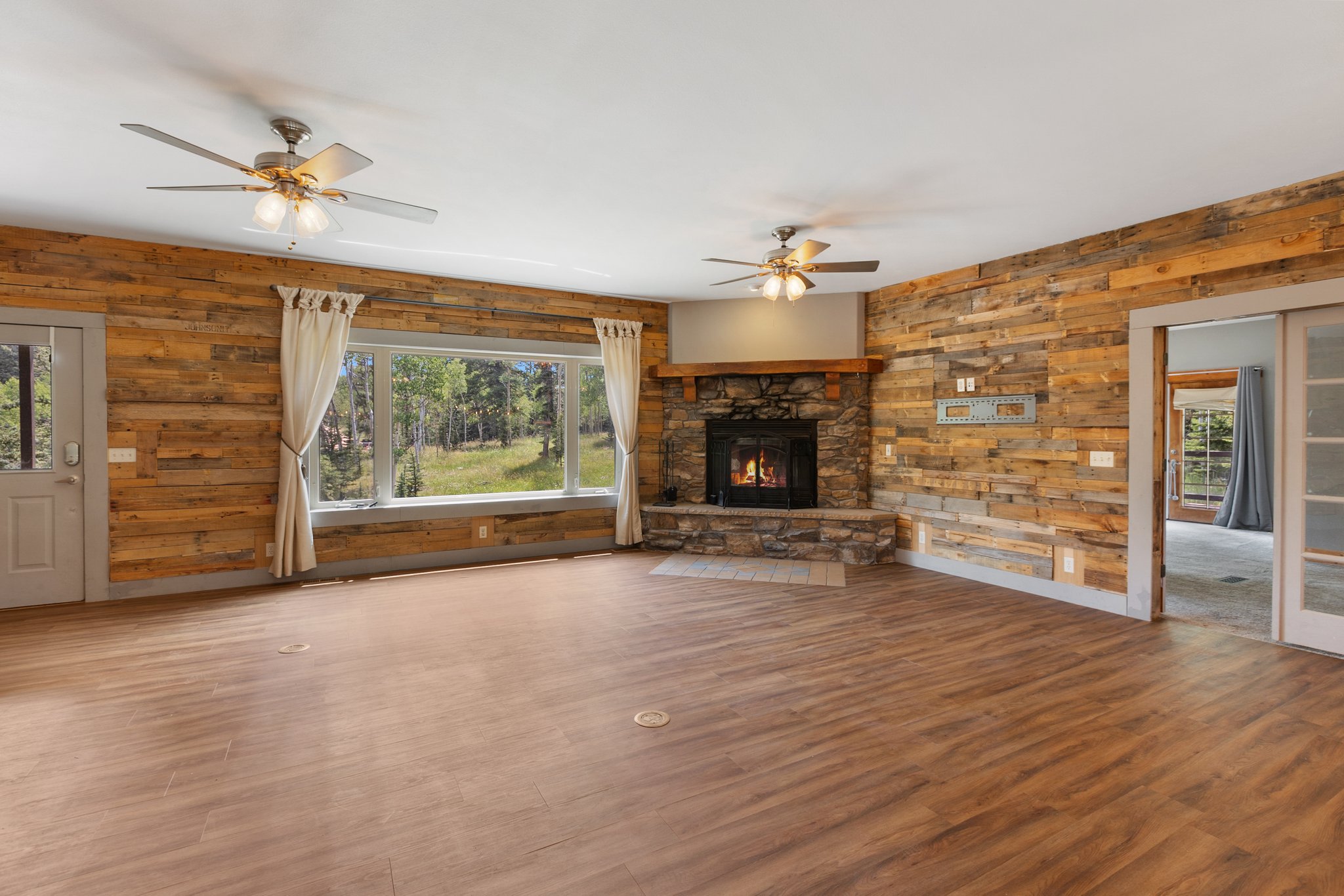 Divide, Colorado, 80814, United States, 3 Bedrooms Bedrooms, ,2 BathroomsBathrooms,Residential,For Sale,1918151