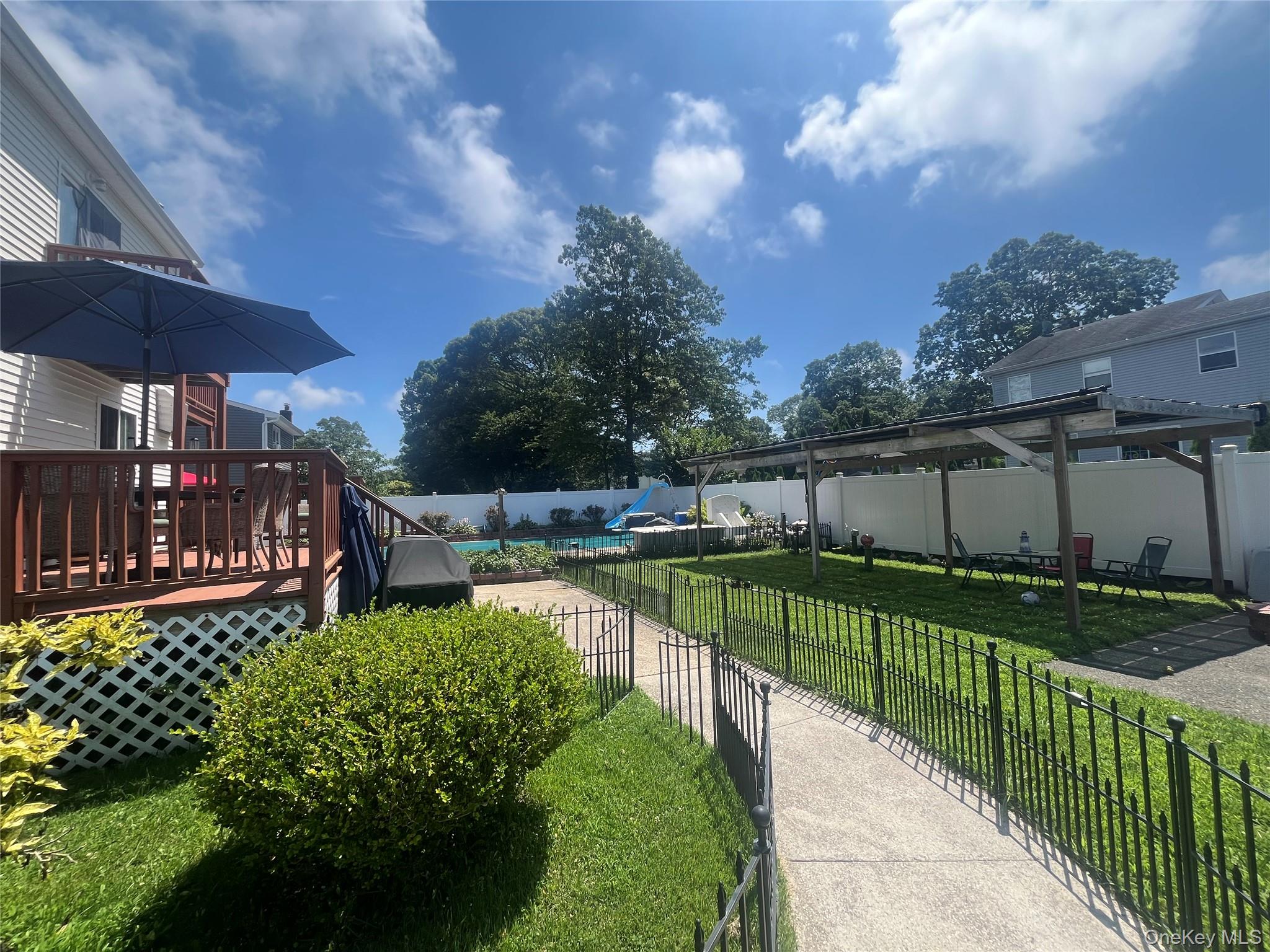 Shirley, New York, 11967, United States, 4 Bedrooms Bedrooms, ,4 BathroomsBathrooms,Residential,For Sale,1901619