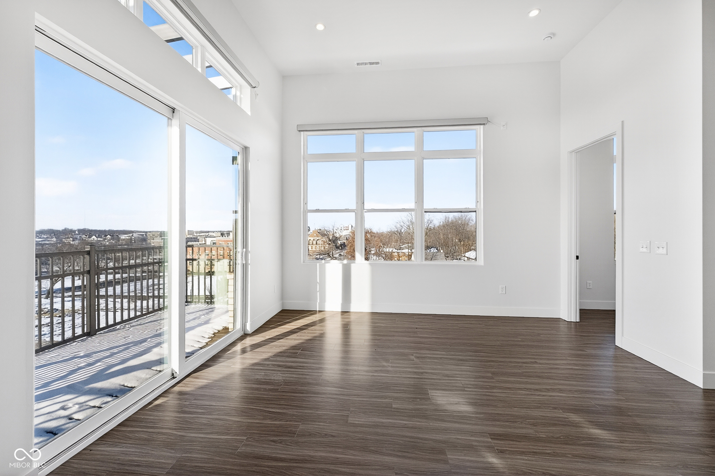 Carmel, Indiana, 46032, United States, 2 Bedrooms Bedrooms, ,3 BathroomsBathrooms,Residential,For Sale,1982696