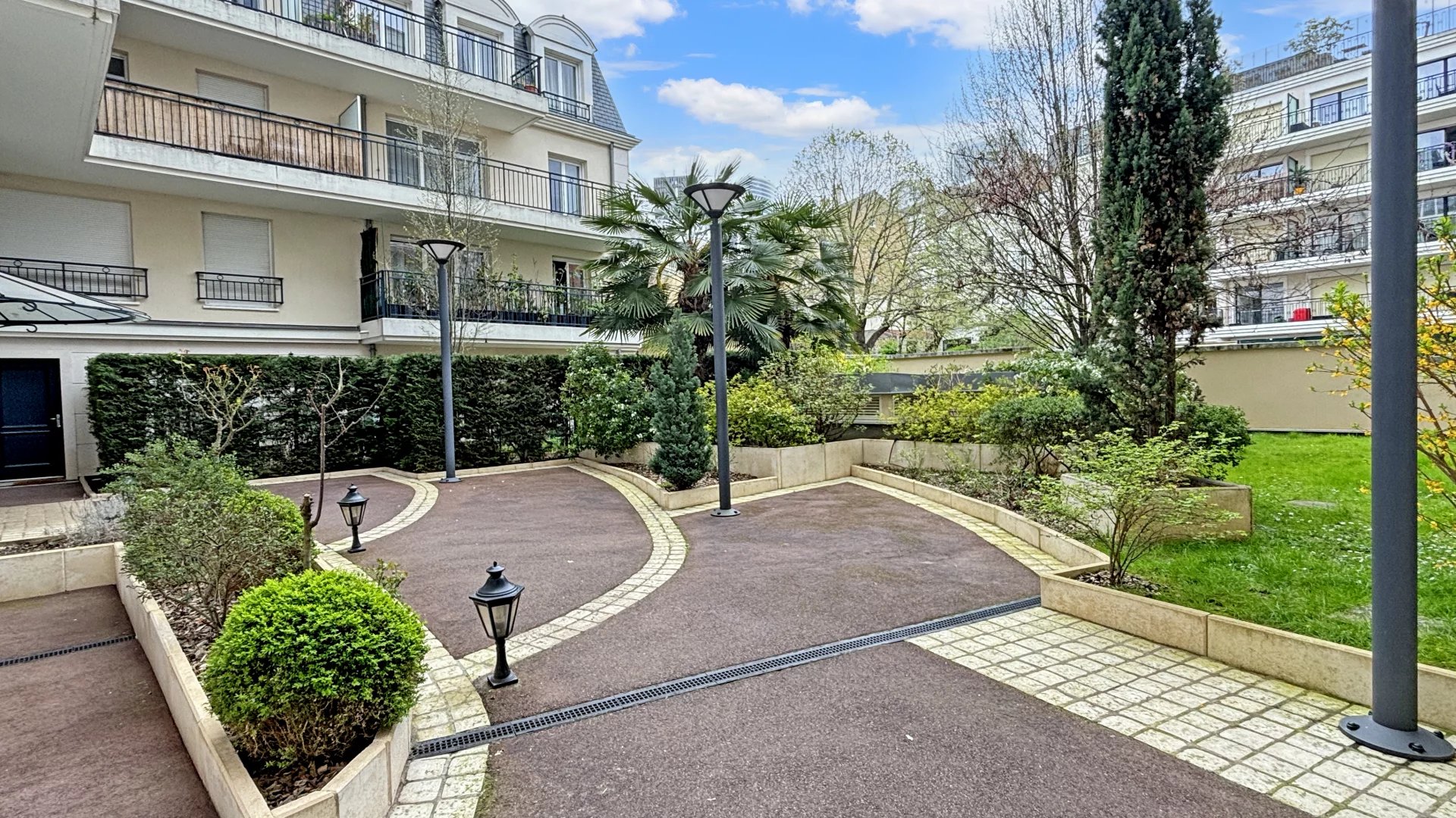 Puteaux, Île-de-France, 92800, FR, 1 Bedroom Bedrooms, ,1 BathroomBathrooms,Residential,For Sale,1626858