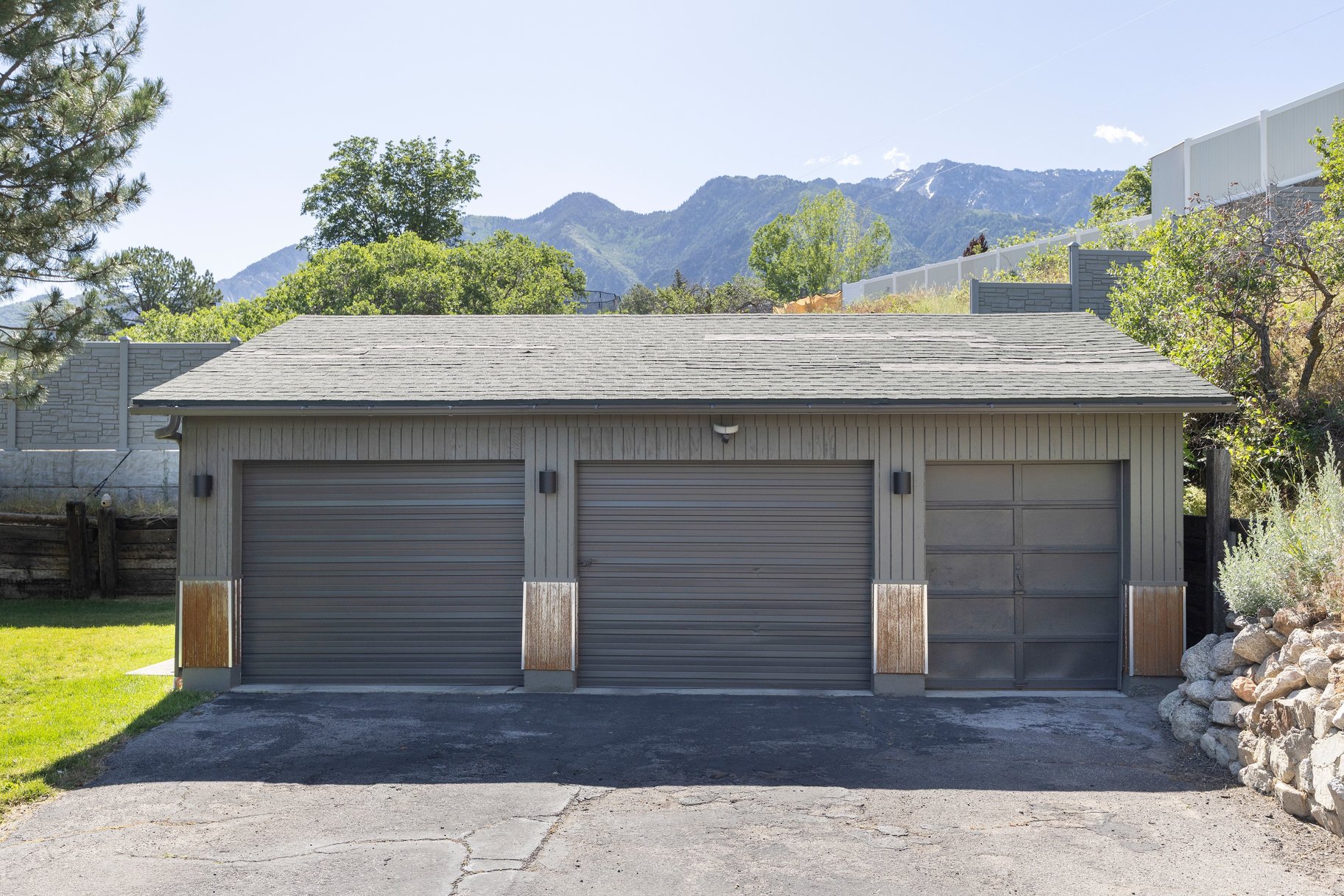  Horse Property Backing Up to Dimple Dell Park - 物件實景