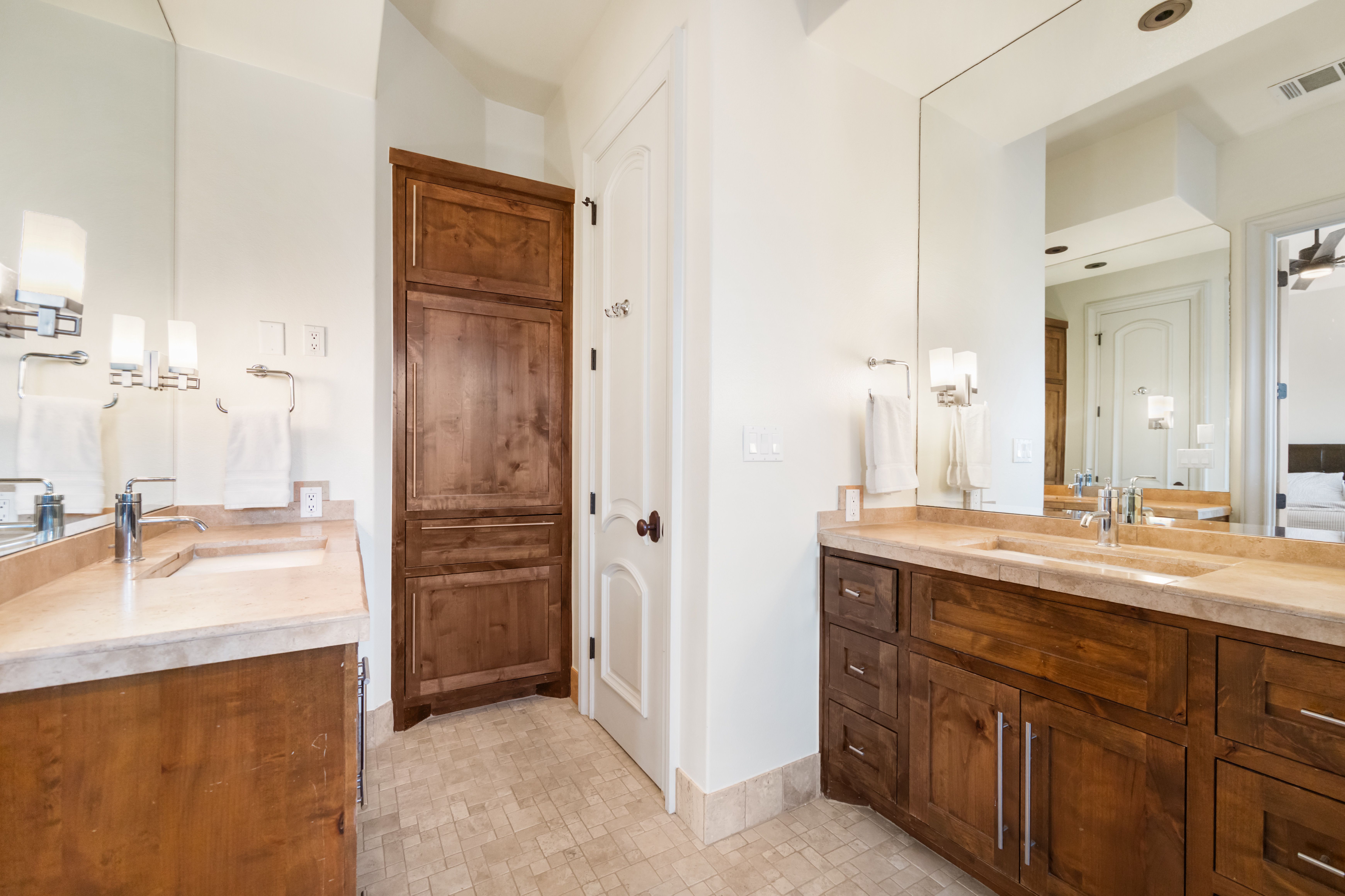  Refined Barton Hills Living  Private Garage  Exceptional 78704 Location - 物件實景