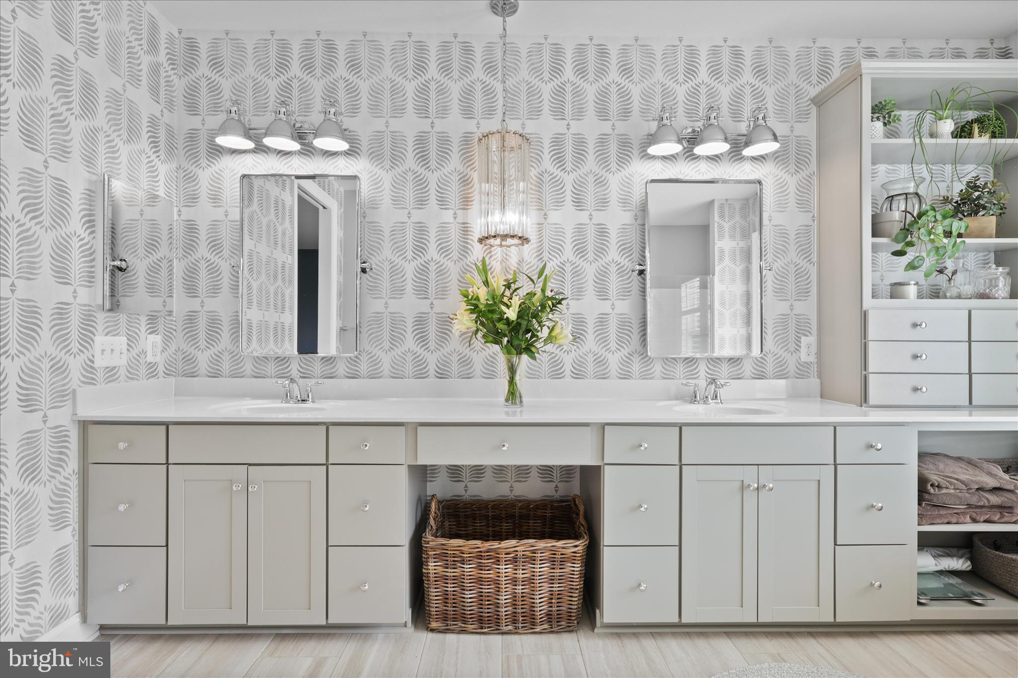 Aldie, Virginia, 20105, United States, 5 Bedrooms Bedrooms, ,5 BathroomsBathrooms,Residential,For Sale,1987386