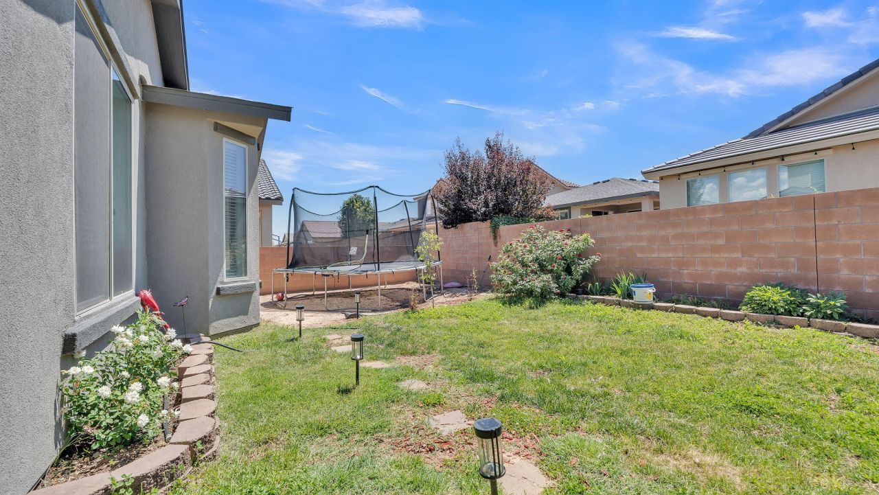 Albuquerque, New Mexico, 87106, United States, 5 Bedrooms Bedrooms, ,4 BathroomsBathrooms,Residential,For Sale,1907467
