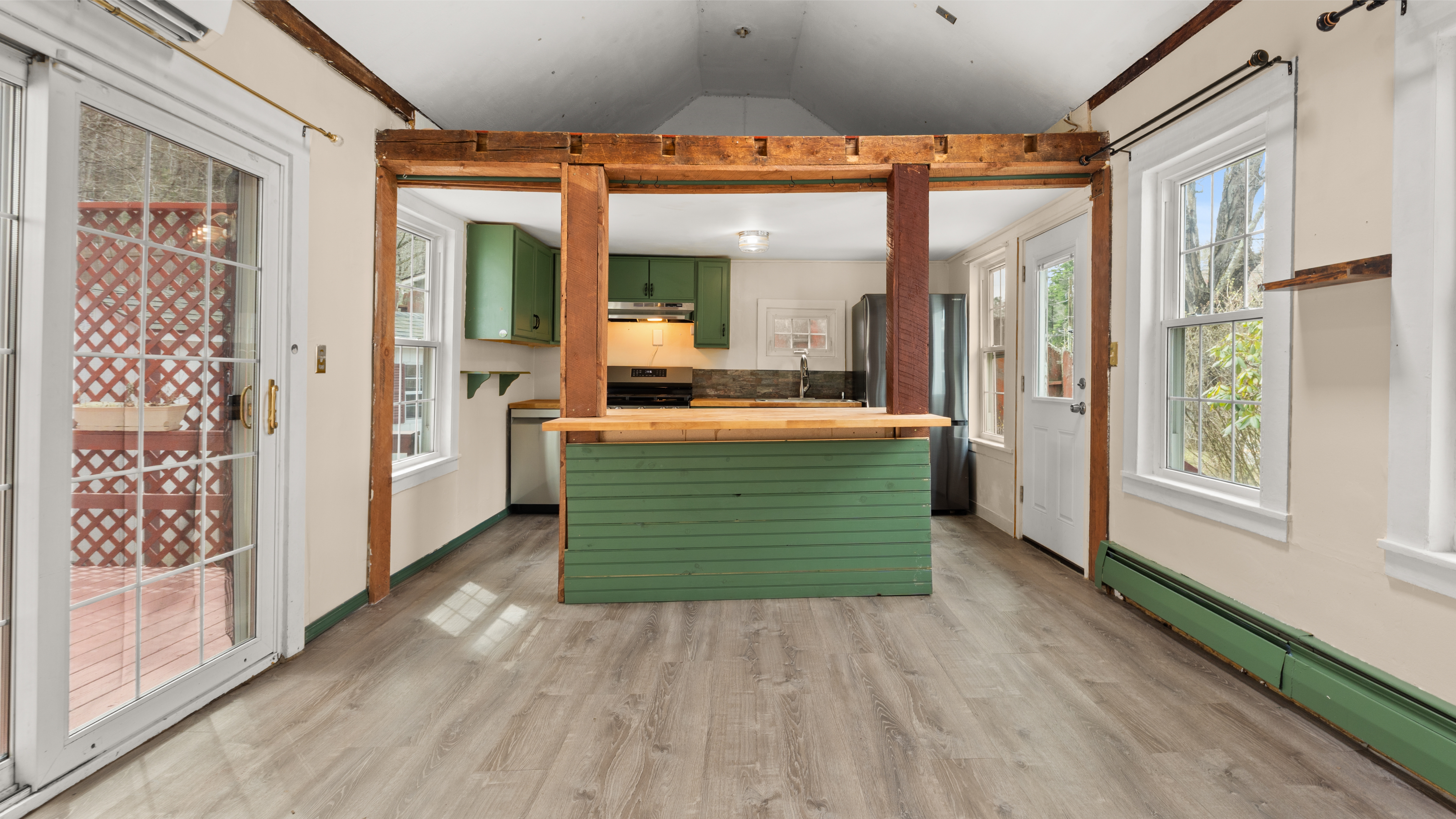  Historic Berkshire Homestead with Solar Barn, Trails, & Modern Efficiency - 物件實景