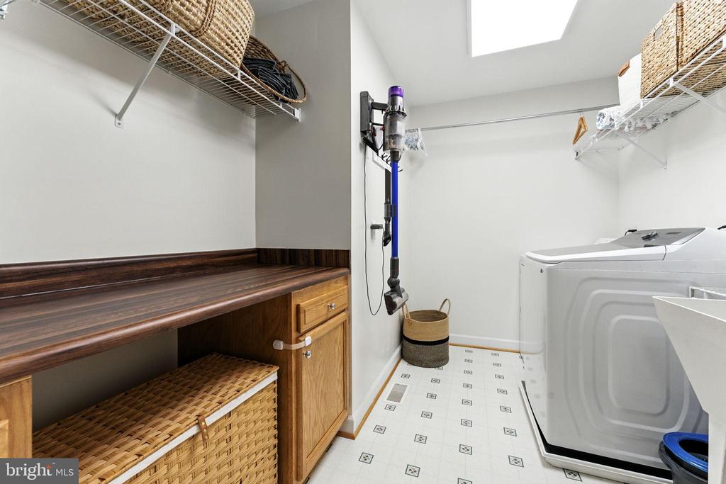 Chester Gap, Virginia, 22623, United States, 4 Bedrooms Bedrooms, ,4 BathroomsBathrooms,Residential,For Sale,1980820