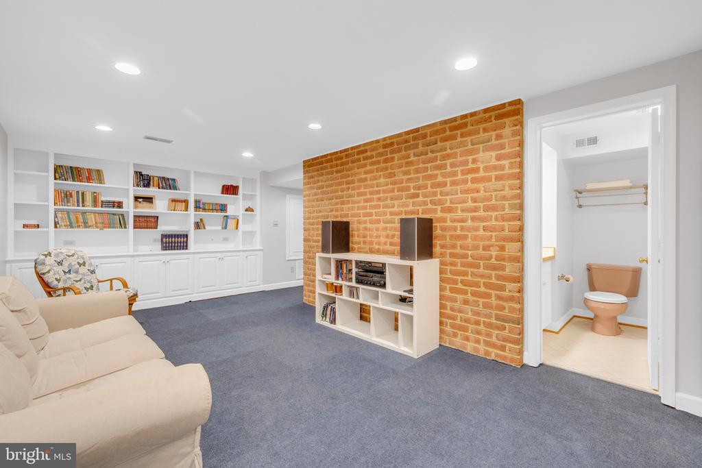 Warrenton, Virginia, 20187, United States, 3 Bedrooms Bedrooms, ,4 BathroomsBathrooms,Residential,For Sale,1977247