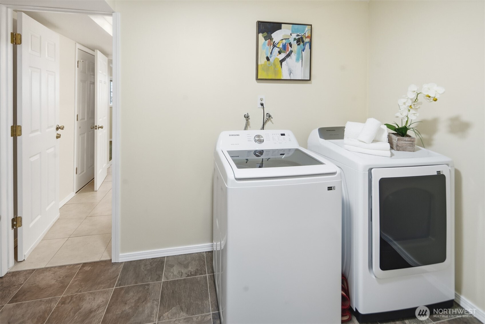 Kirkland, Washington, 98033, United States, 4 Bedrooms Bedrooms, ,3 BathroomsBathrooms,Residential,For Sale,1988062