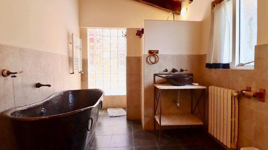 Pátzcuaro, Michoacán de Ocampo, 61608, Mexico, 4 Bedrooms Bedrooms, ,3 BathroomsBathrooms,Residential,For Sale,1917214