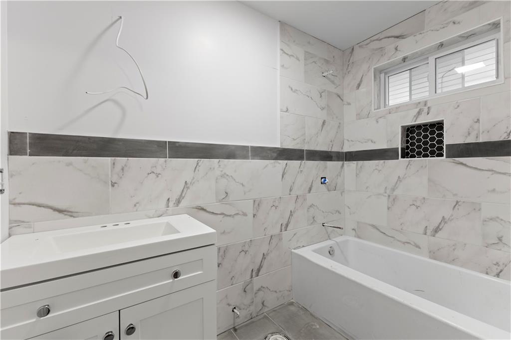 Providence, Rhode Island, 02907, United States, 6 Bedrooms Bedrooms, ,4 BathroomsBathrooms,Residential,For Sale,1924477