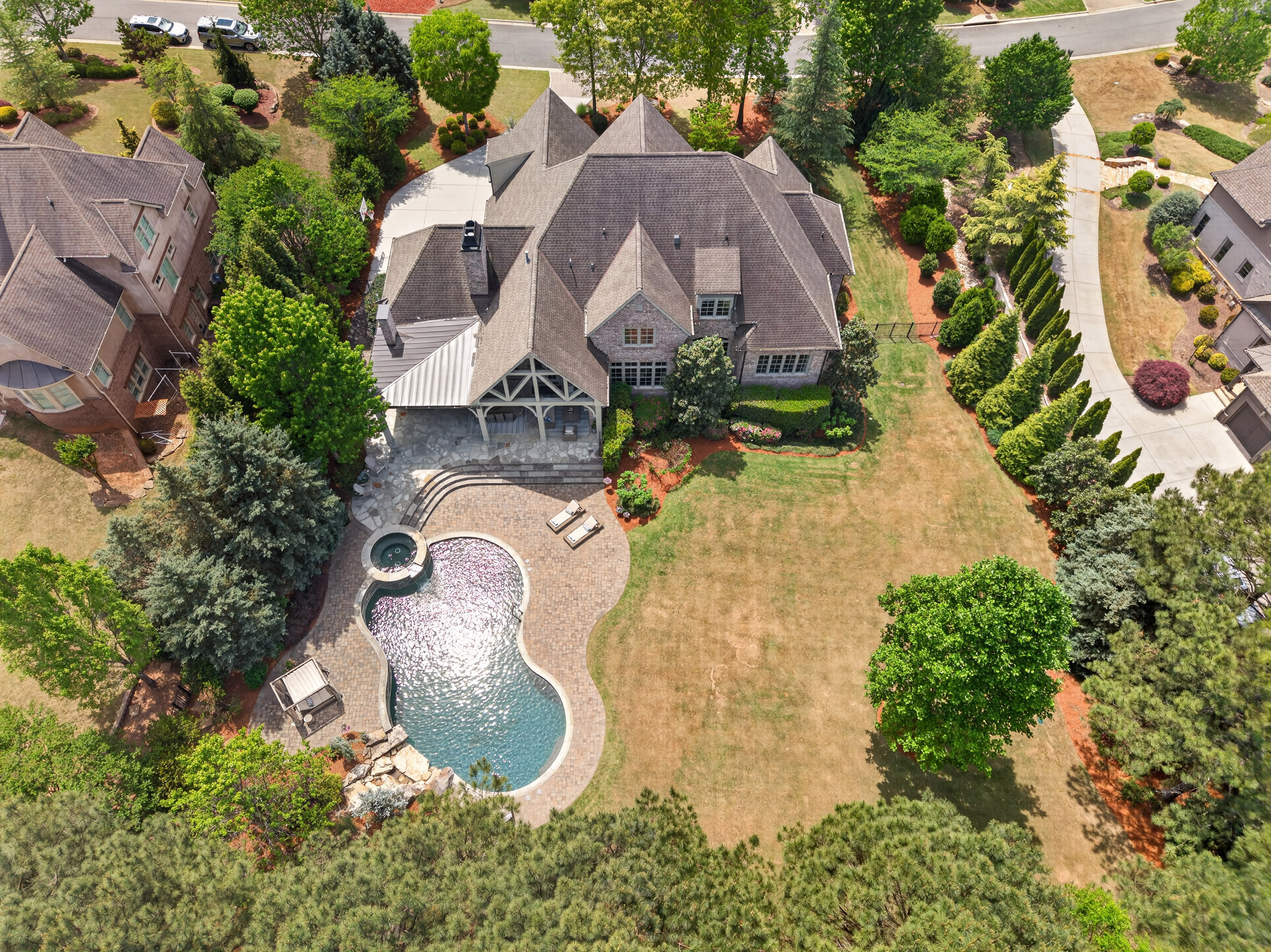  Experience Luxury in One of Georgia’s Most Prestigious Gated Golf Communities - 物件實景