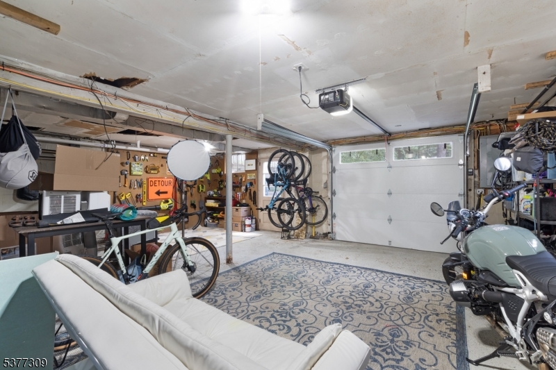 Sparta Twp., New Jersey, 07871, United States, 3 Bedrooms Bedrooms, ,2 BathroomsBathrooms,Residential,For Sale,1910998