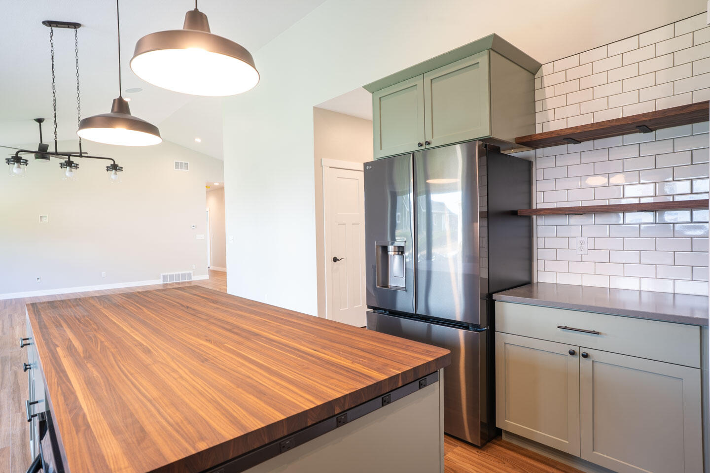 Holmen, Wisconsin, 54636, United States, 5 Bedrooms Bedrooms, ,3 BathroomsBathrooms,Residential,For Sale,1986316