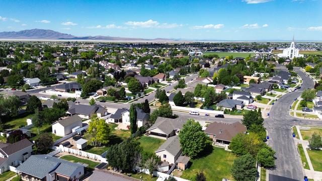 Syracuse, Utah, 84075, United States, 4 Bedrooms Bedrooms, ,3 BathroomsBathrooms,Residential,For Sale,2048883