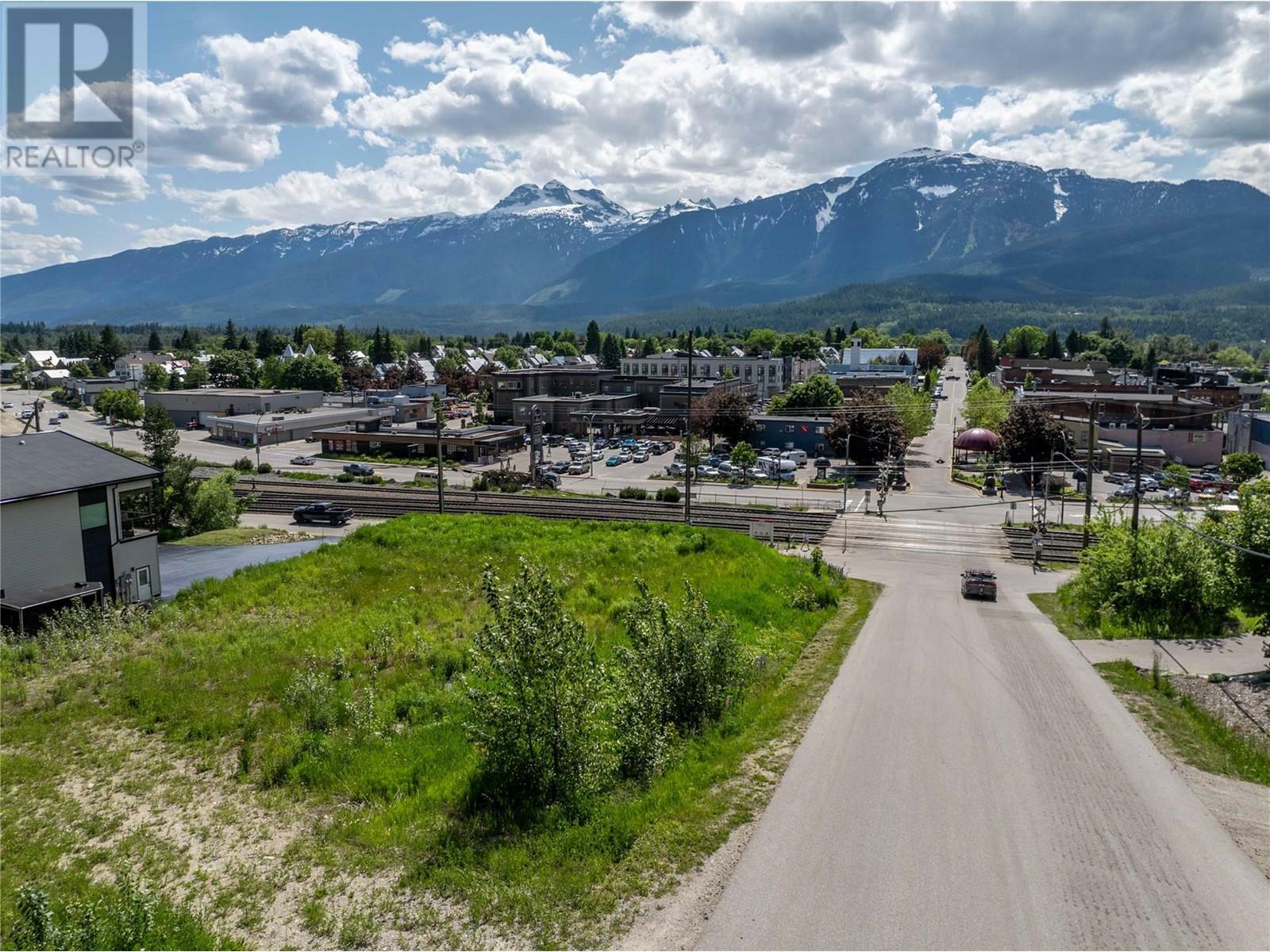 REVELSTOKE, British Columbia, V0E 2S0, CA, ,Residential,For Sale,1856679