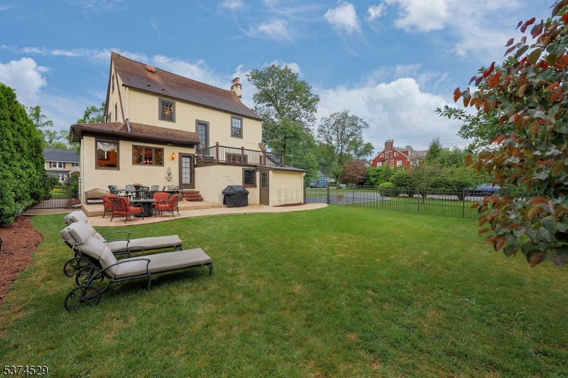 Westfield Town, New Jersey, 07090, United States, 3 Bedrooms Bedrooms, ,2 BathroomsBathrooms,Residential,For Sale,1940916