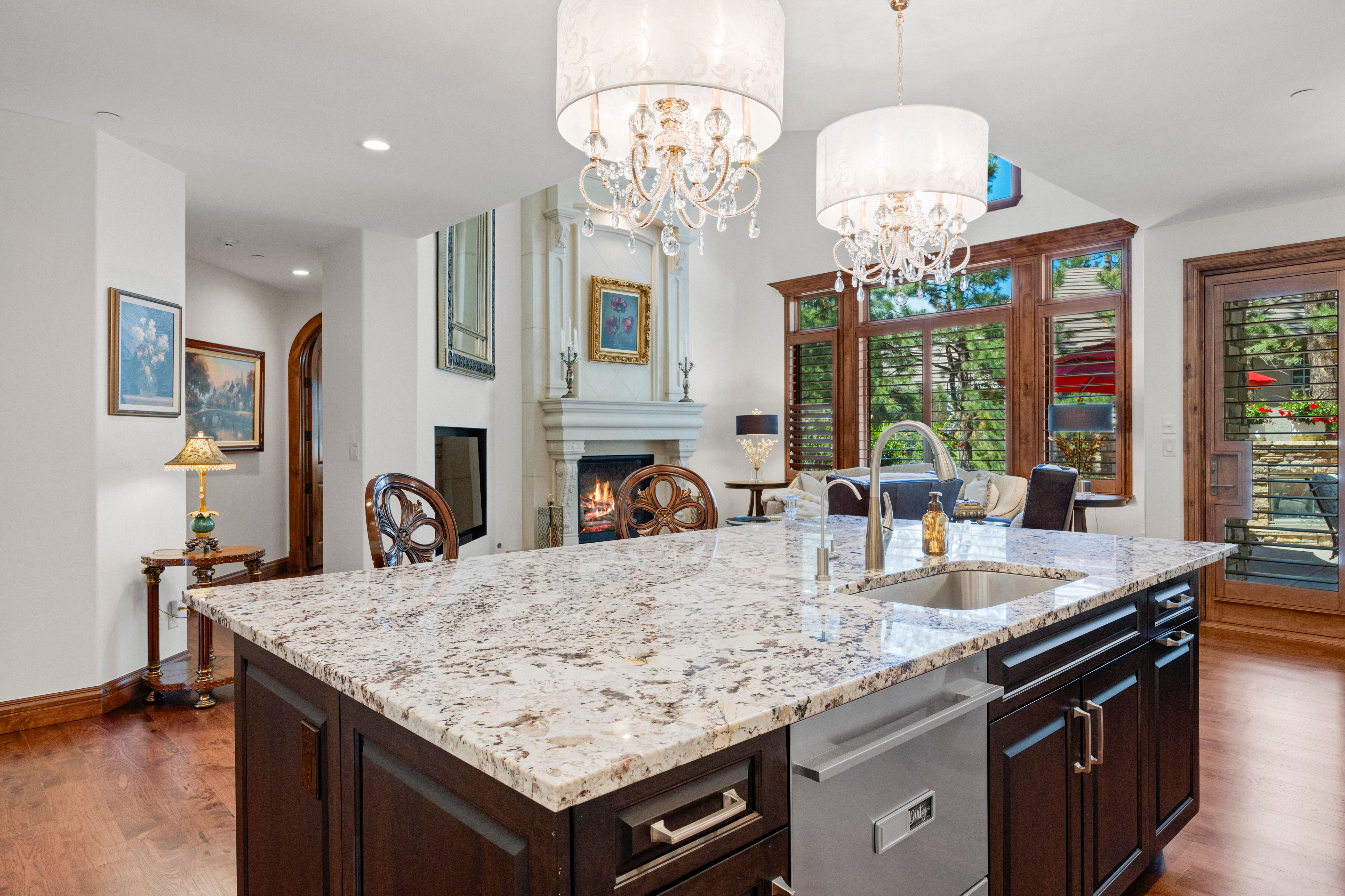  Luxury, No-Maintenance Living with Main-Floor Primary in Castle Pines Village - 物件實景