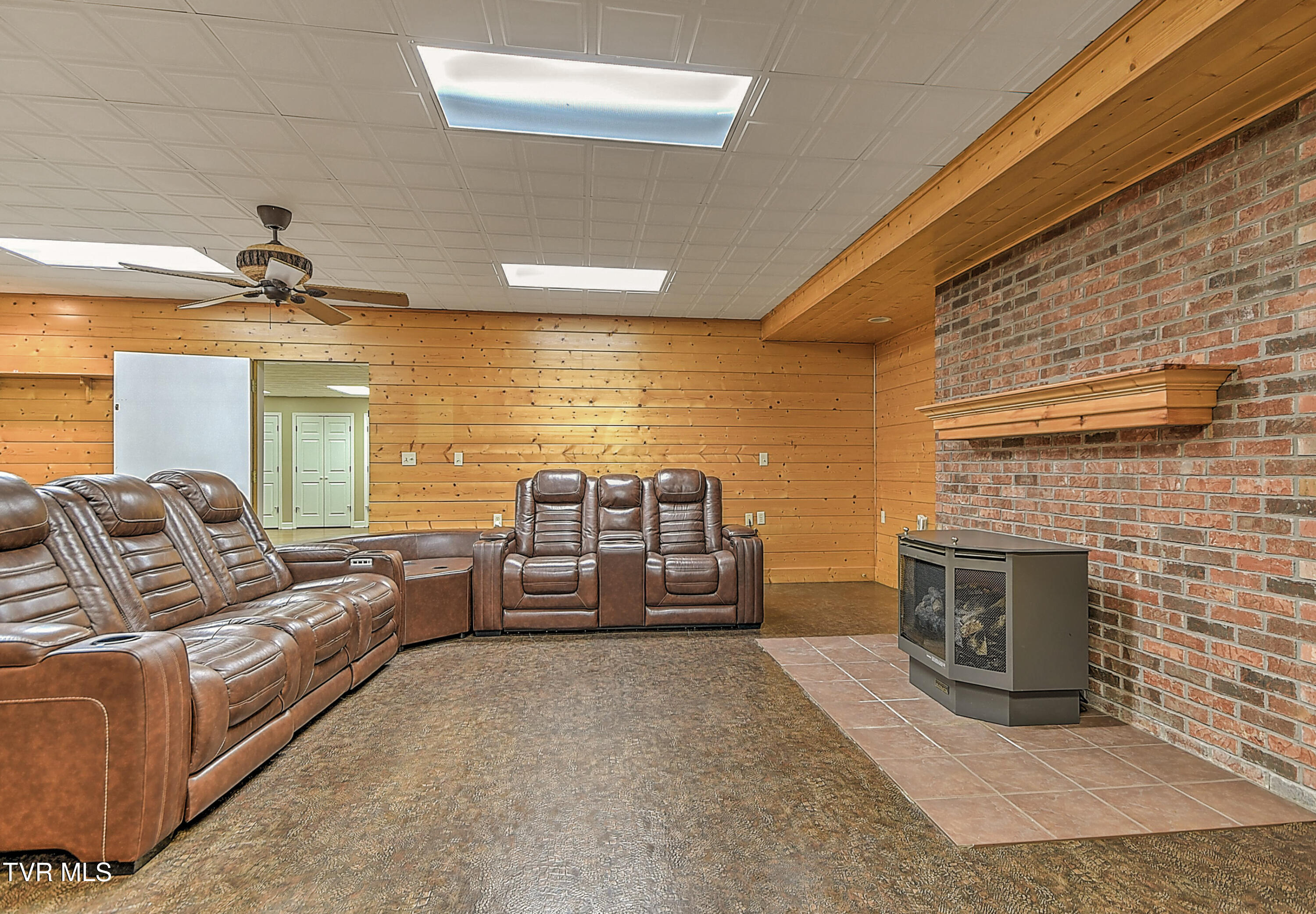 Jonesborough, Tennessee, 37659, United States, 6 Bedrooms Bedrooms, ,6 BathroomsBathrooms,Residential,For Sale,2011777