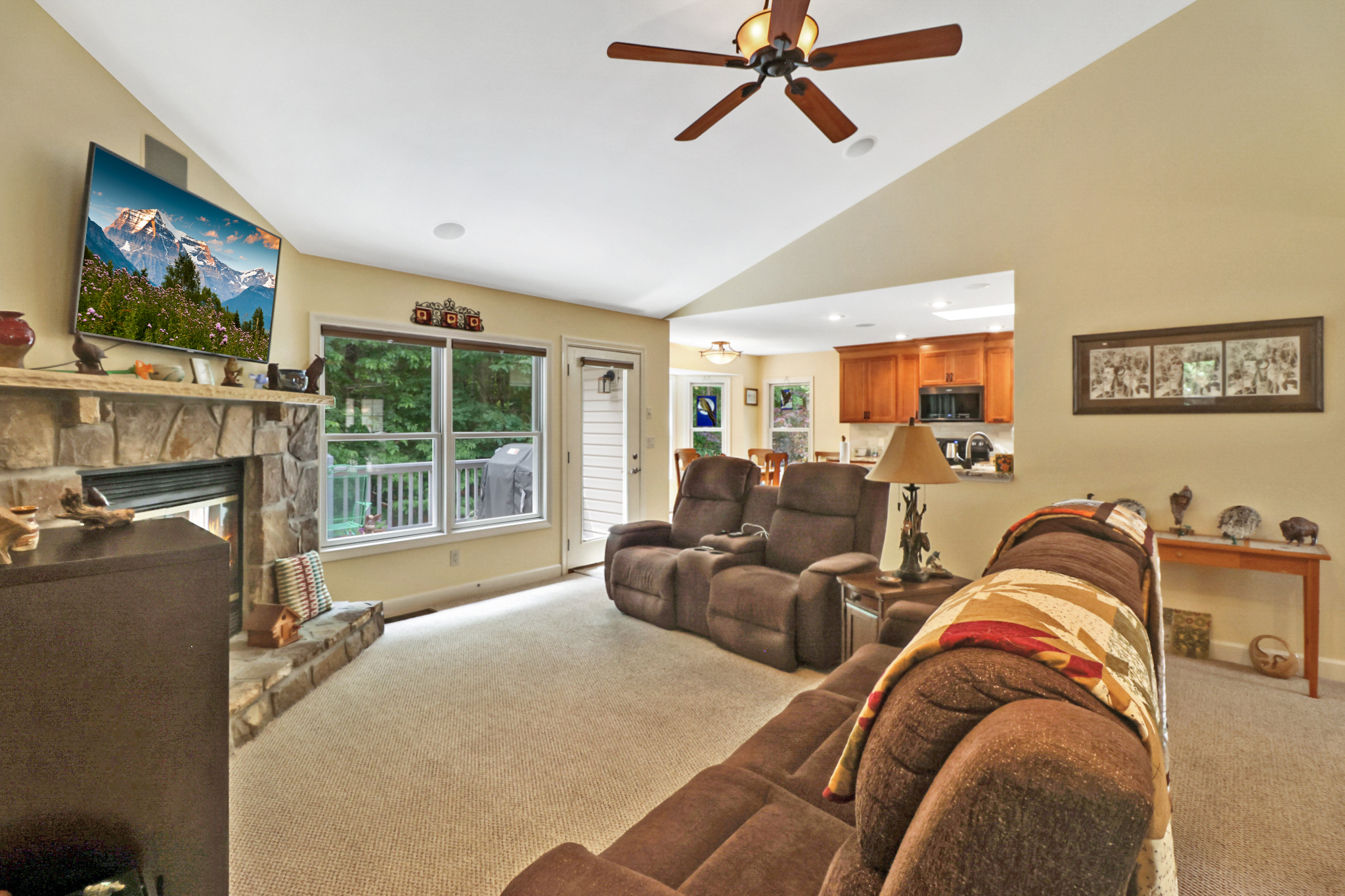 Crossville, Tennessee, 38558, United States, 3 Bedrooms Bedrooms, ,2 BathroomsBathrooms,Residential,For Sale,1975656