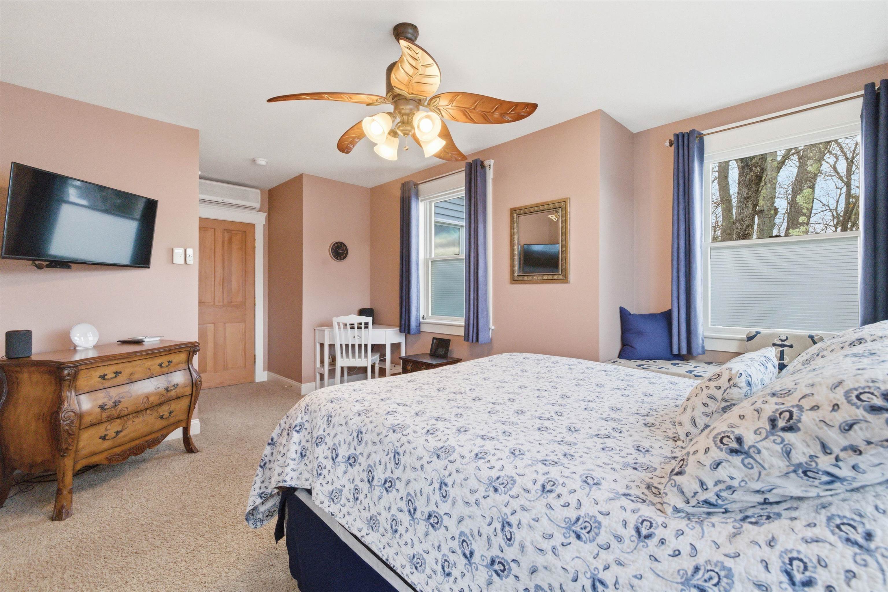 Meredith, New Hampshire, 03253, United States, 5 Bedrooms Bedrooms, ,2 BathroomsBathrooms,Residential,For Sale,1995867