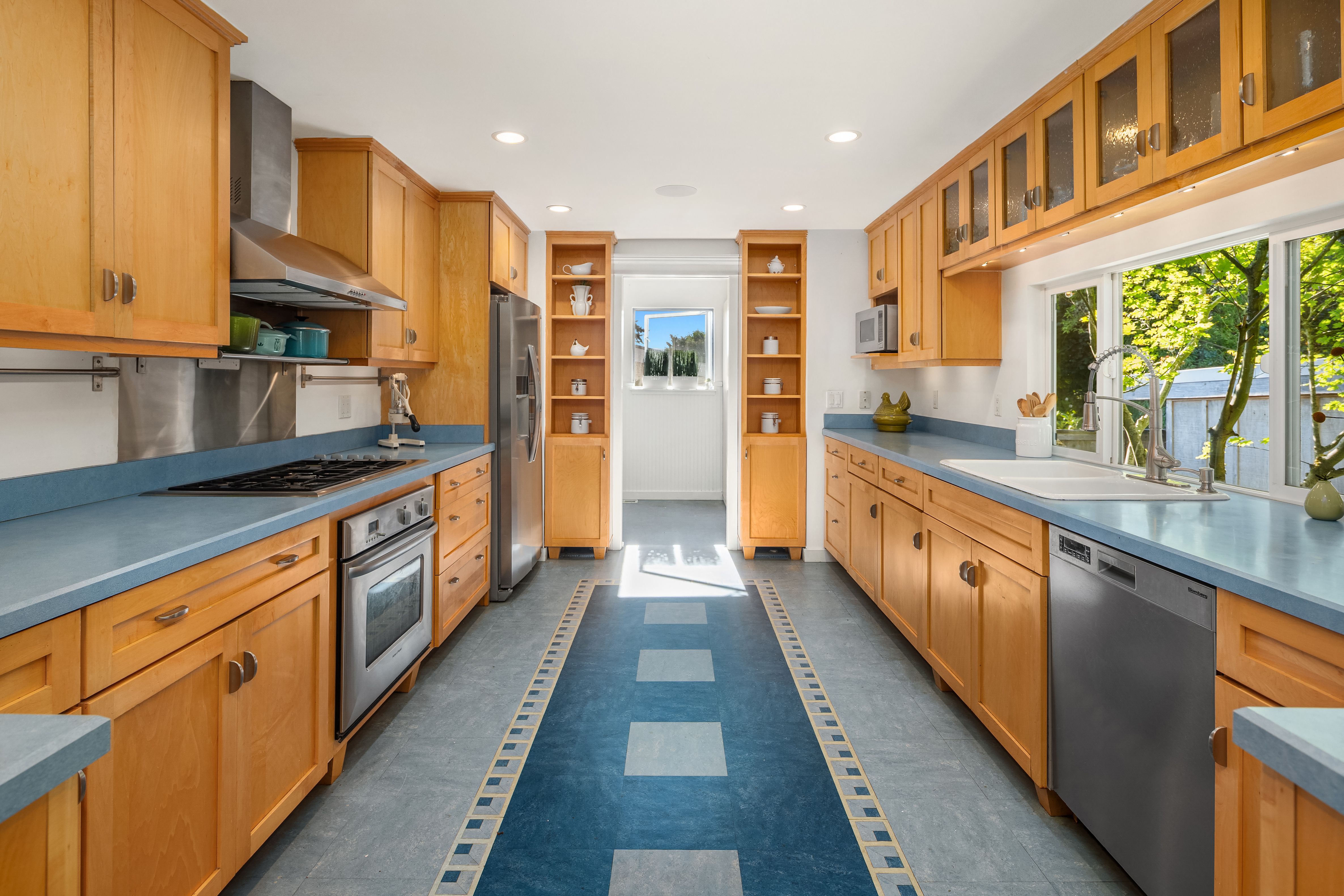  5414 SW Beach Drive Terr, Seattle, WA 98116 - 物件實景