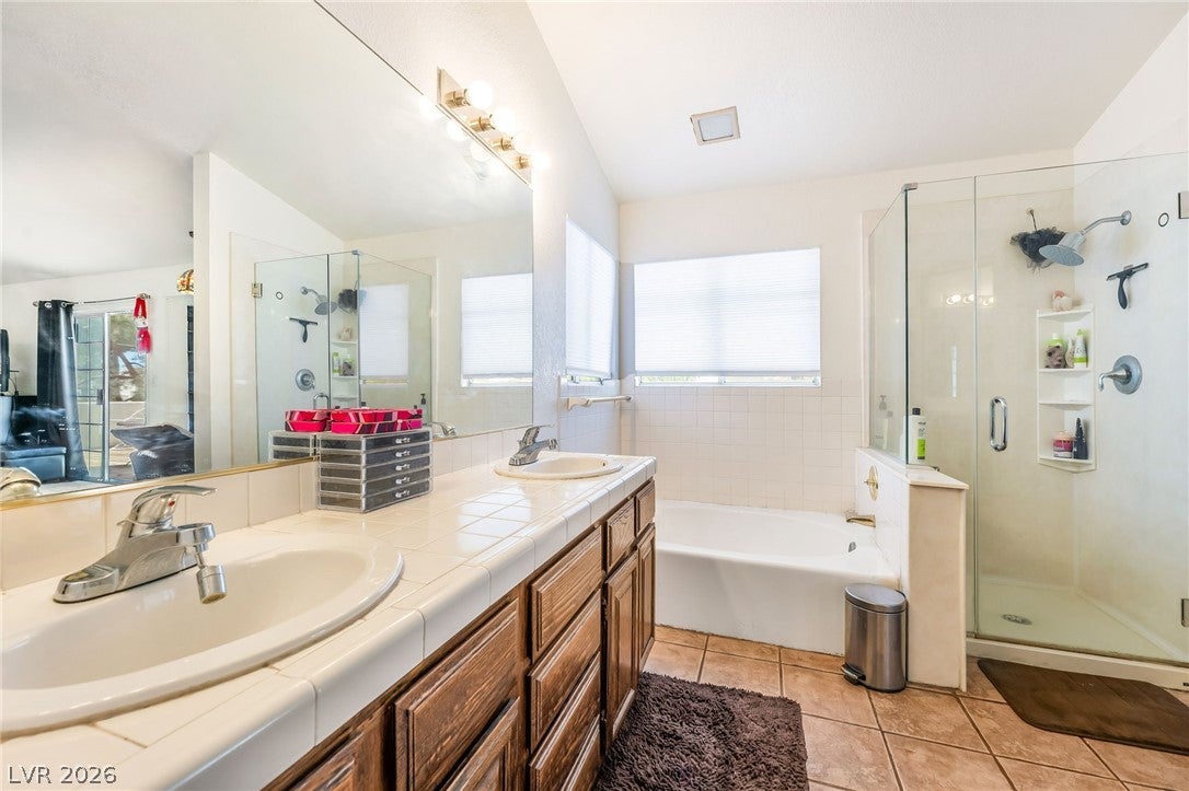 Henderson, Nevada, 89014, United States, 4 Bedrooms Bedrooms, ,3 BathroomsBathrooms,Residential,For Sale,2028376